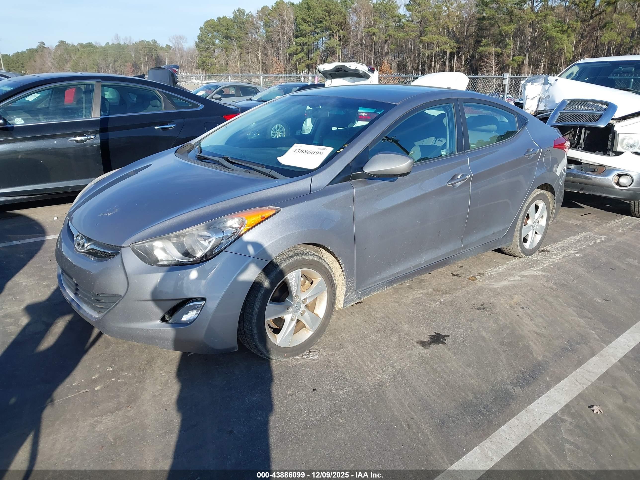HYUNDAI ELANTRA image 2