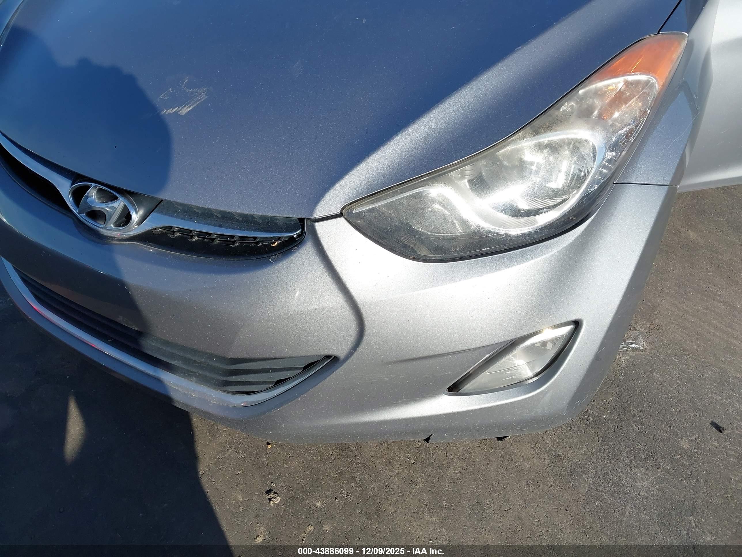 HYUNDAI ELANTRA image 6