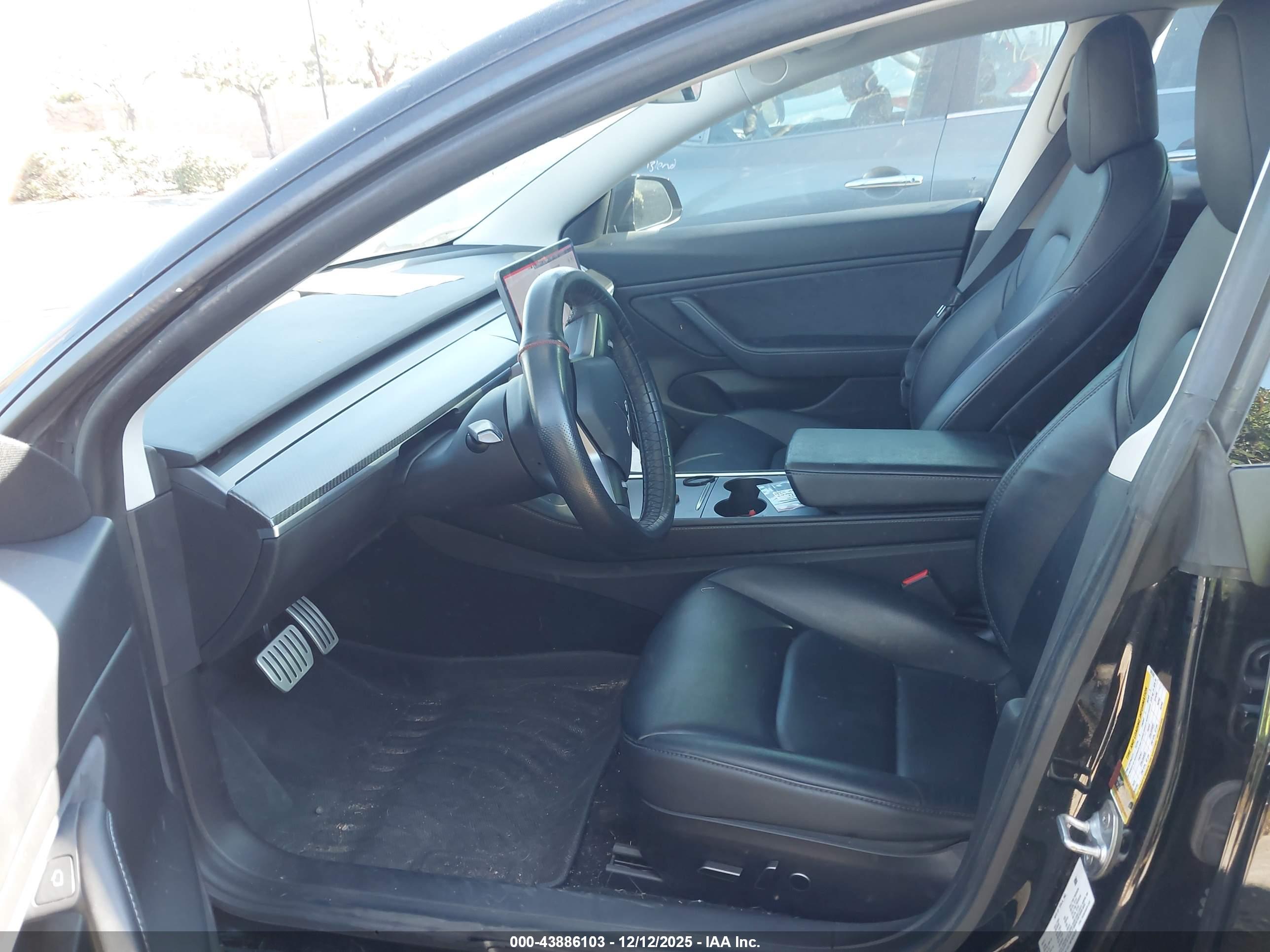 TESLA MODEL image 5