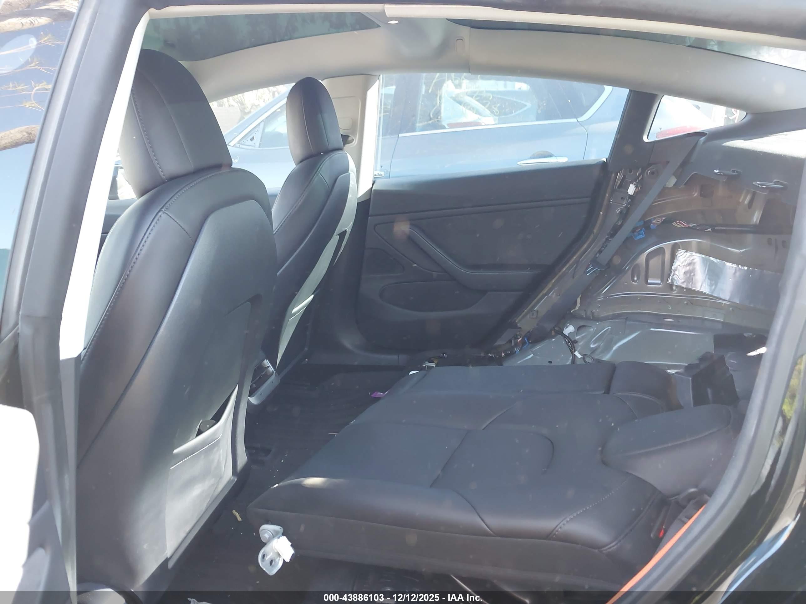 TESLA MODEL image 8
