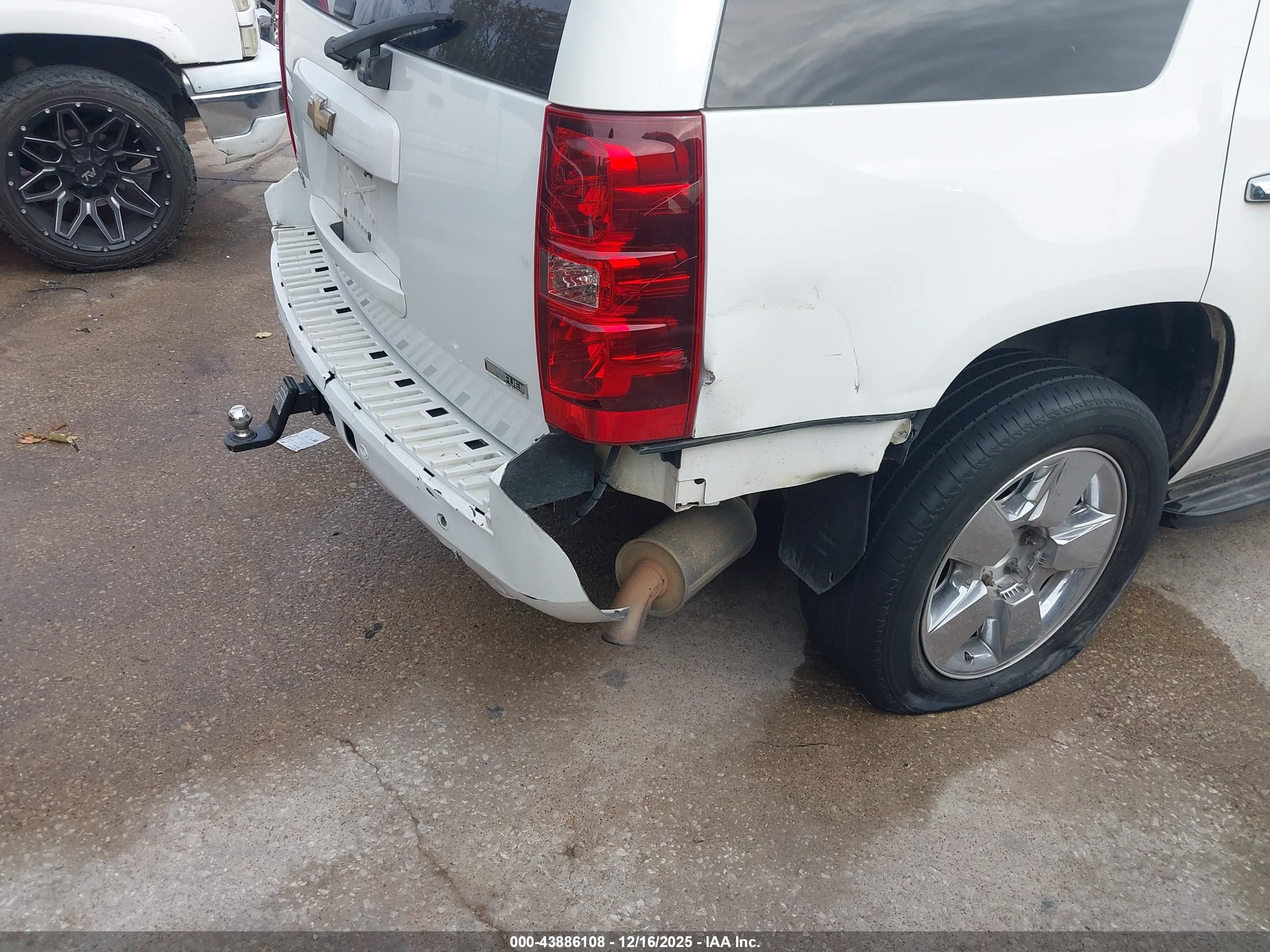 CHEVROLET TAHOE image 6