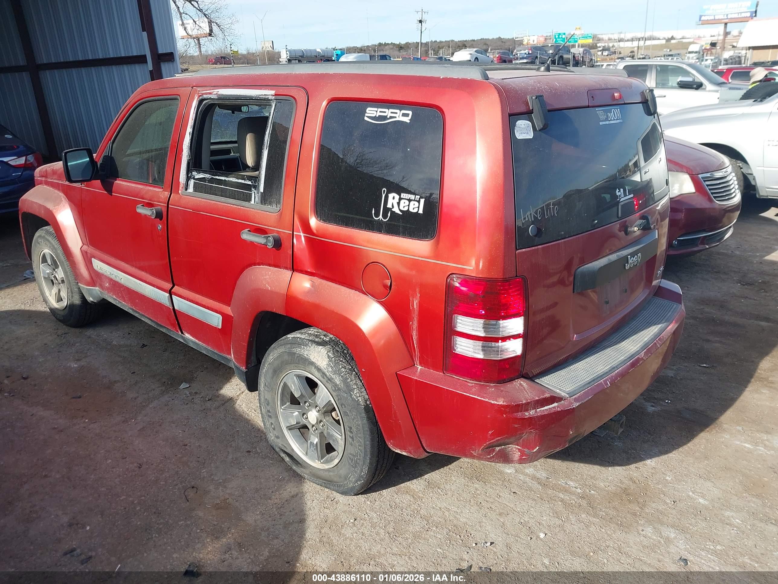 JEEP LIBERTY image 3