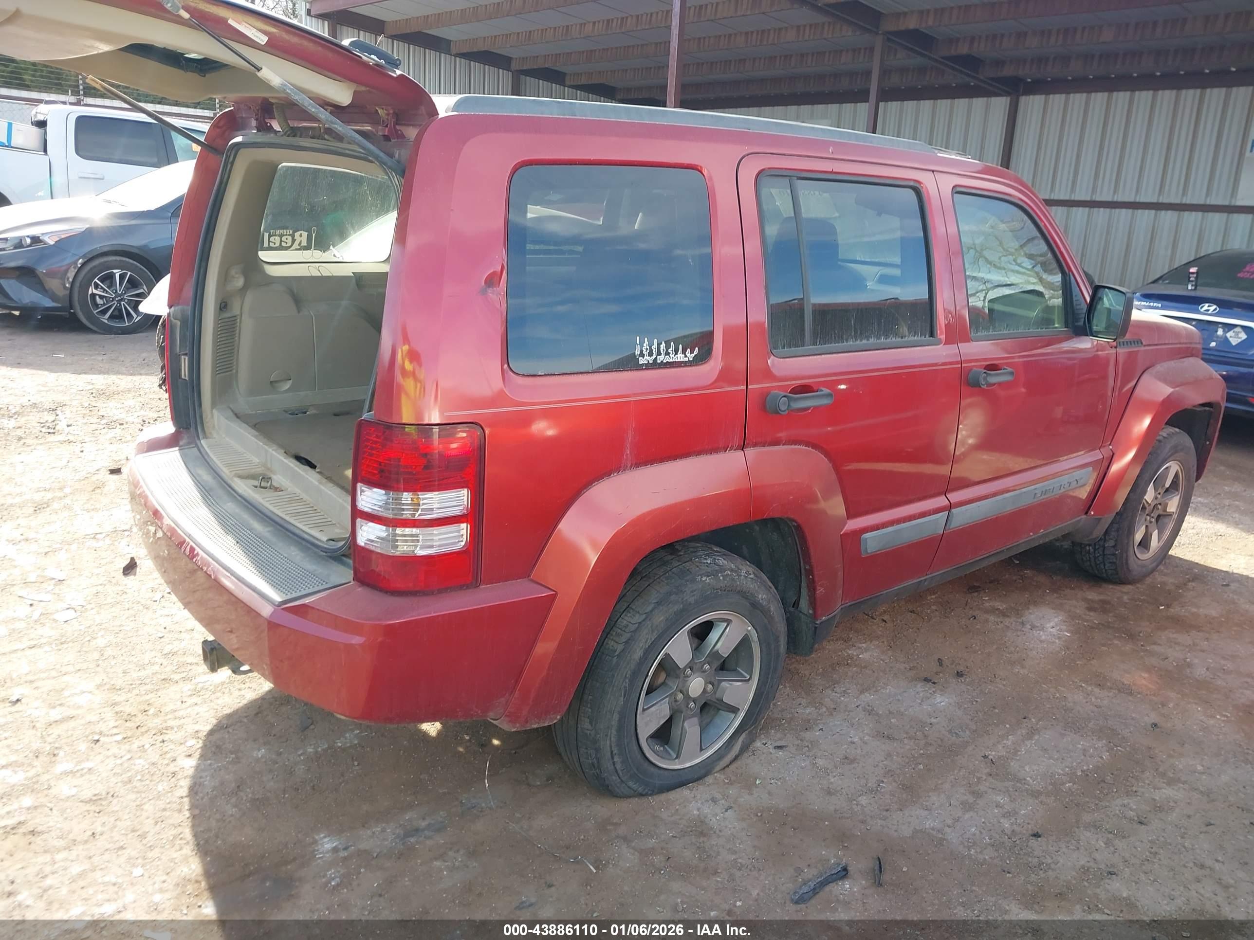 JEEP LIBERTY image 4