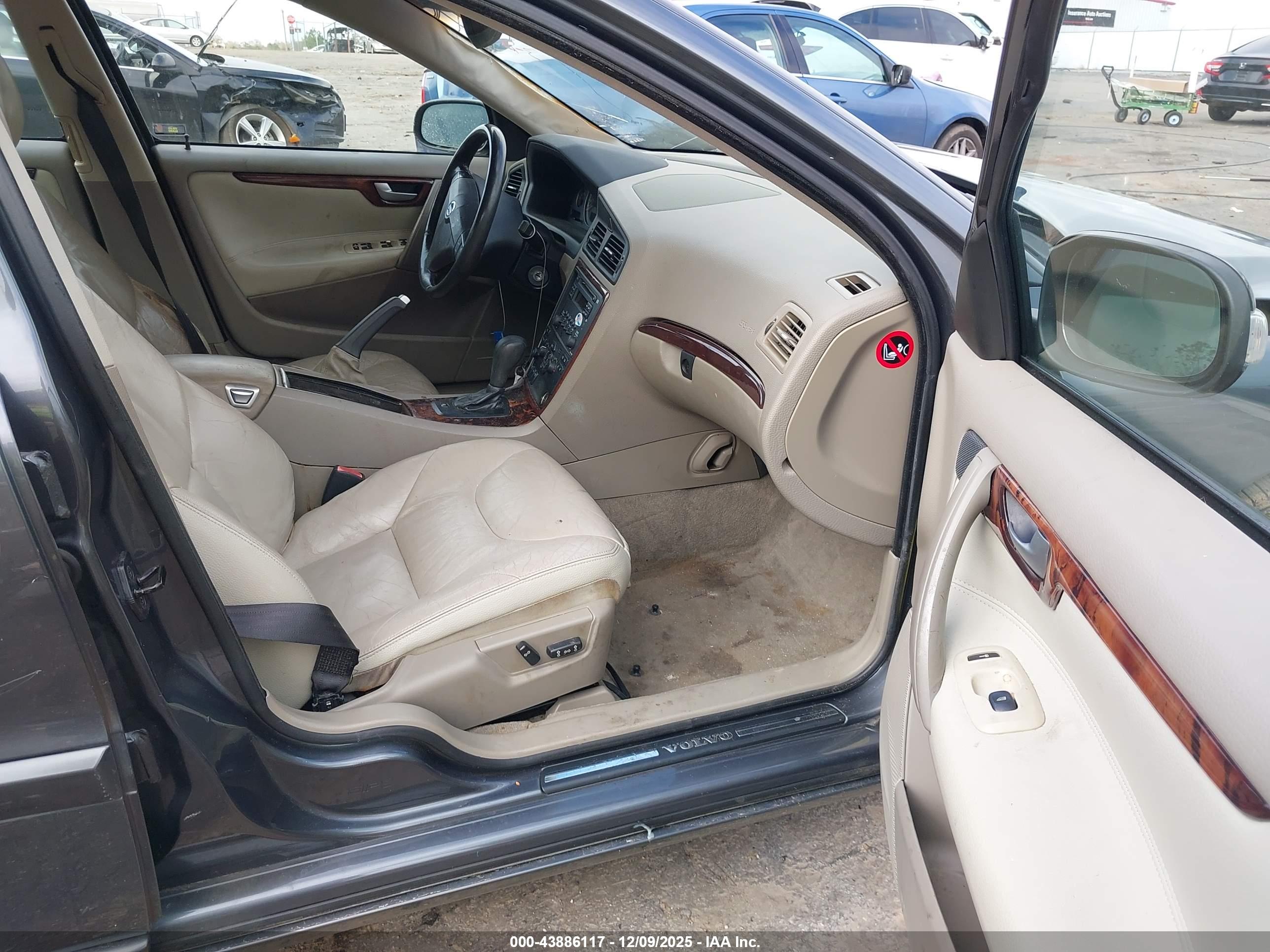 VOLVO S60 image 5