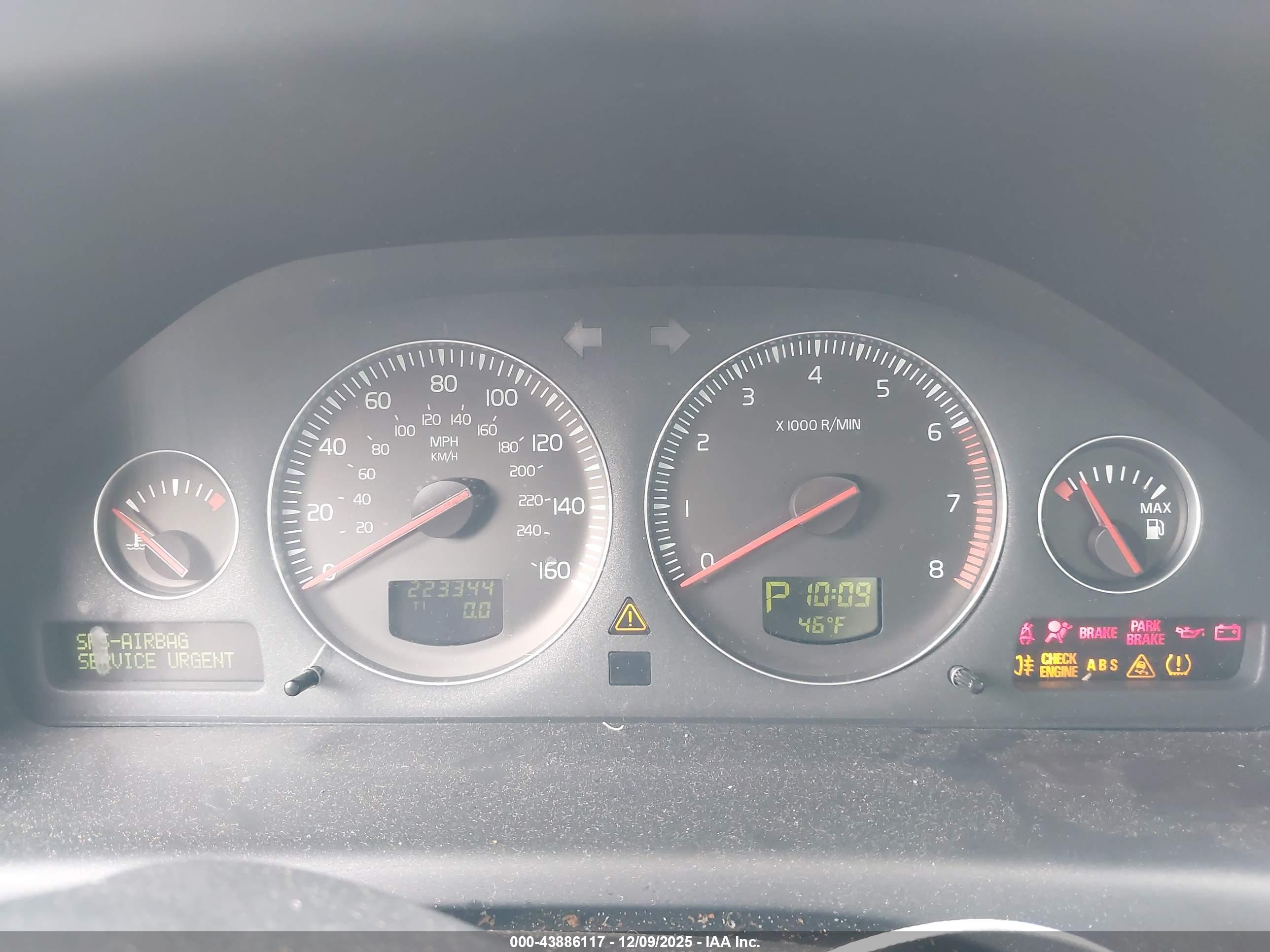 VOLVO S60 image 7