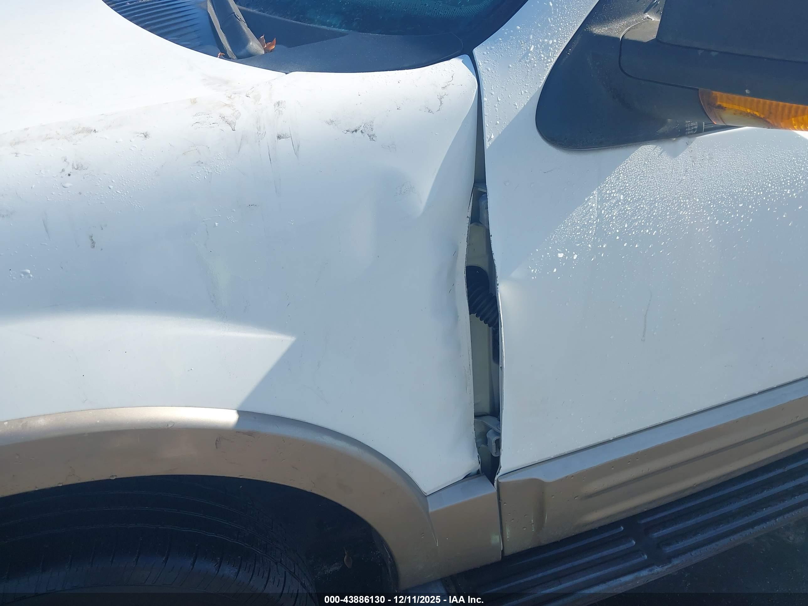 FORD EXPEDITION image 6