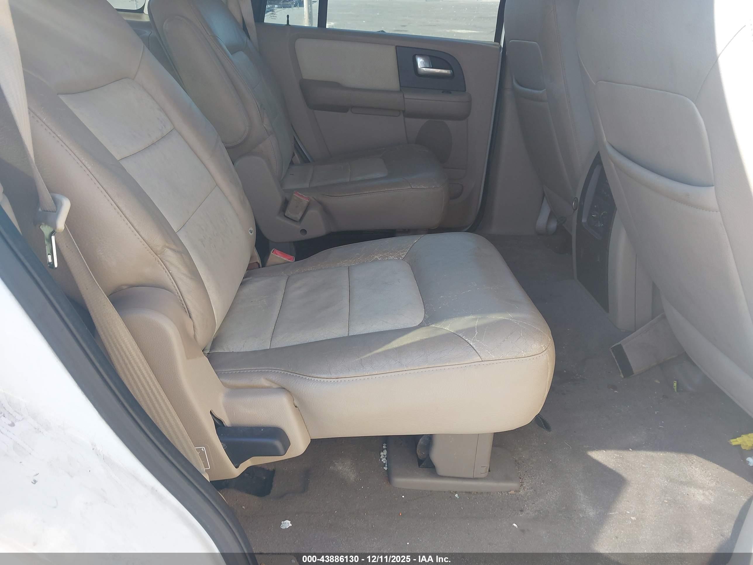 FORD EXPEDITION image 8