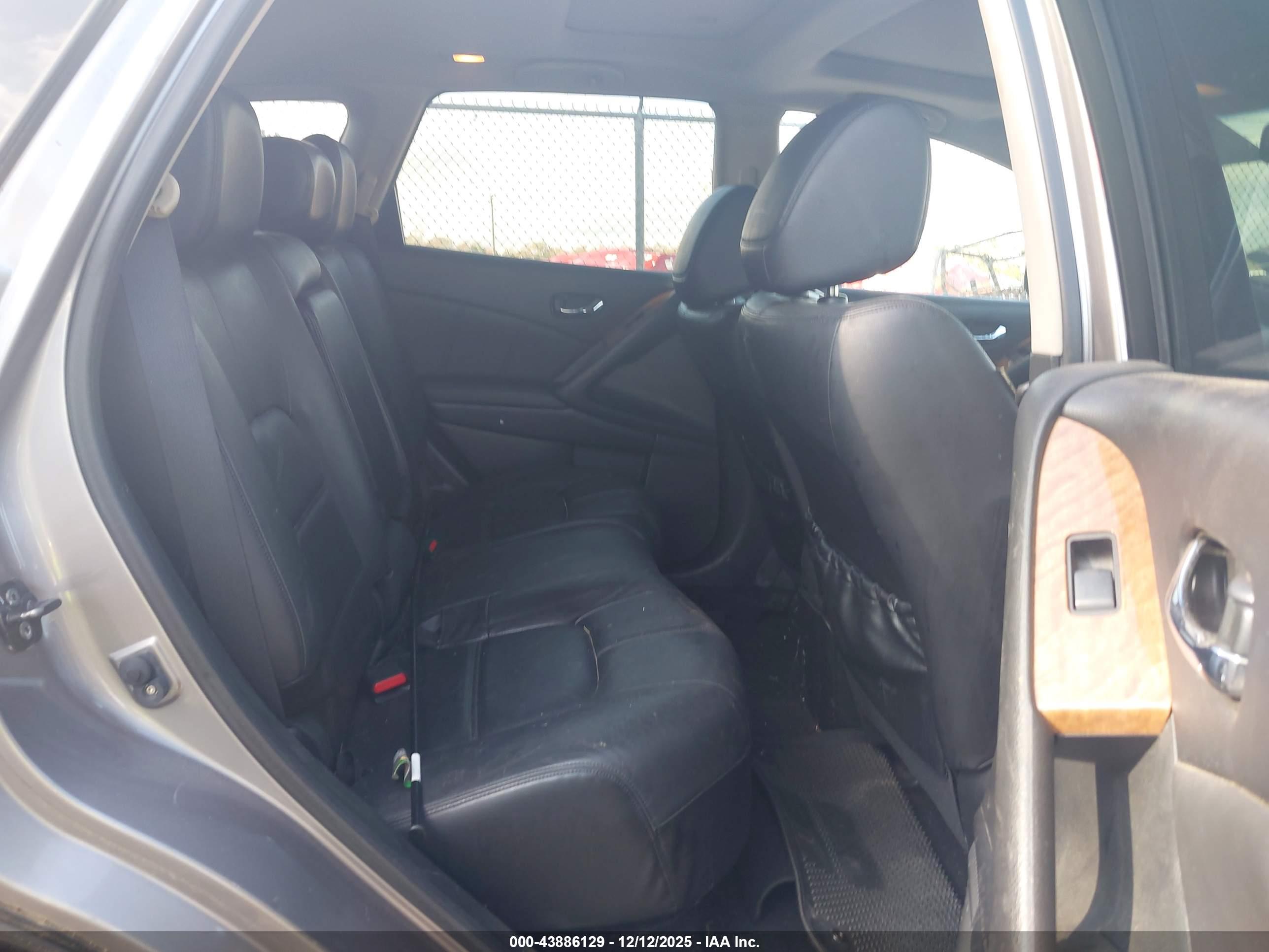 NISSAN MURANO image 8