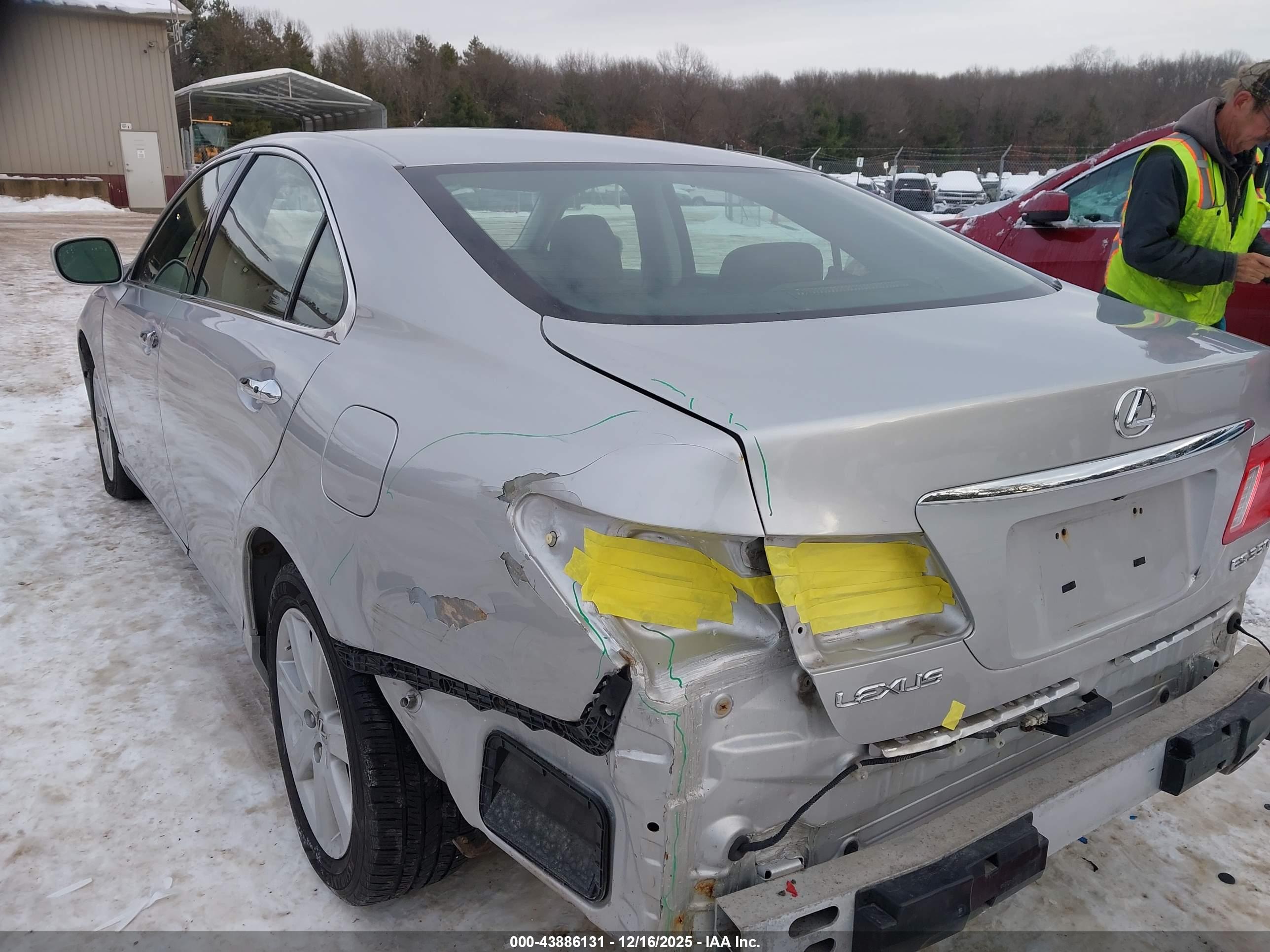 LEXUS ES image 3