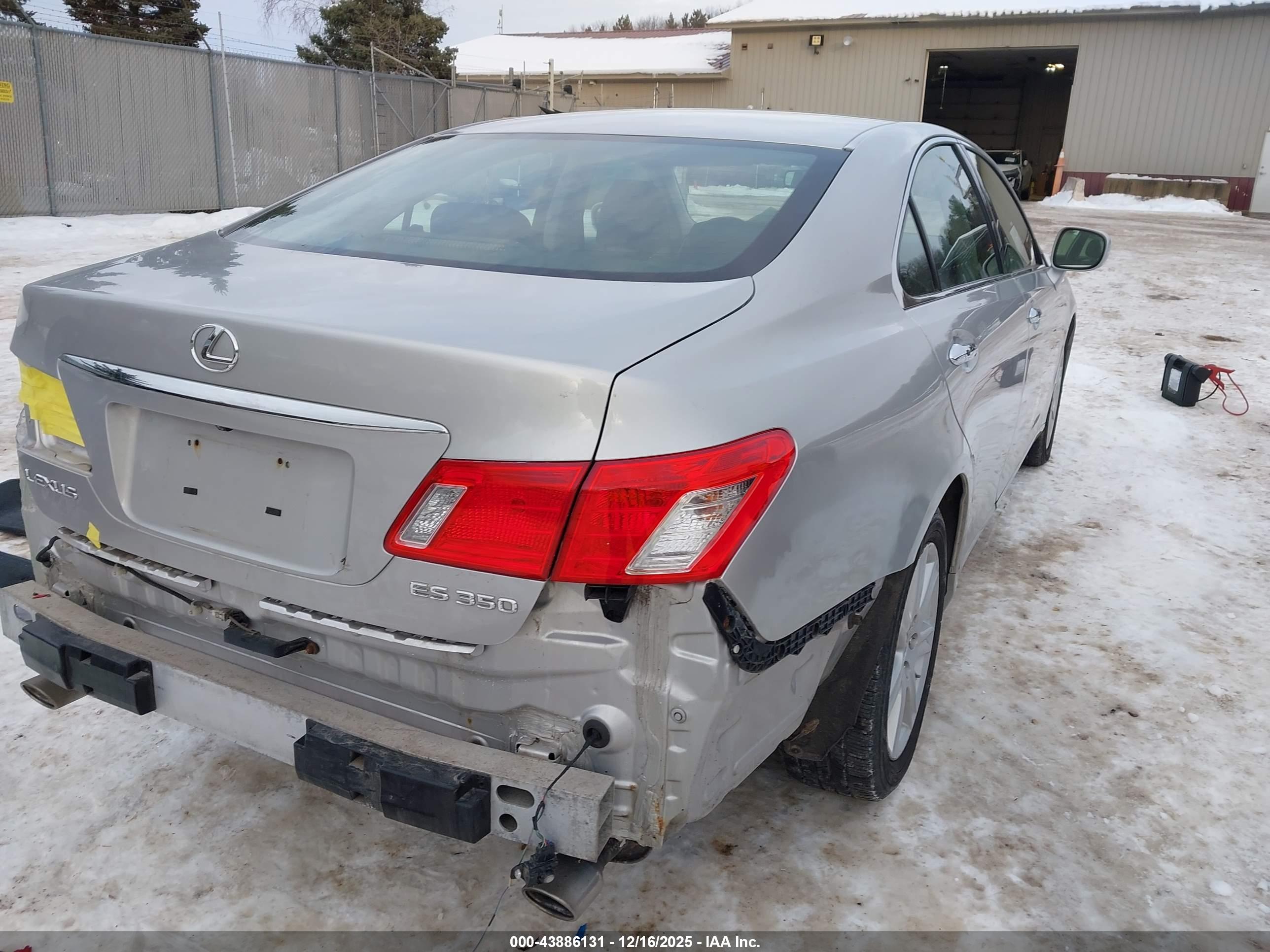 LEXUS ES image 4