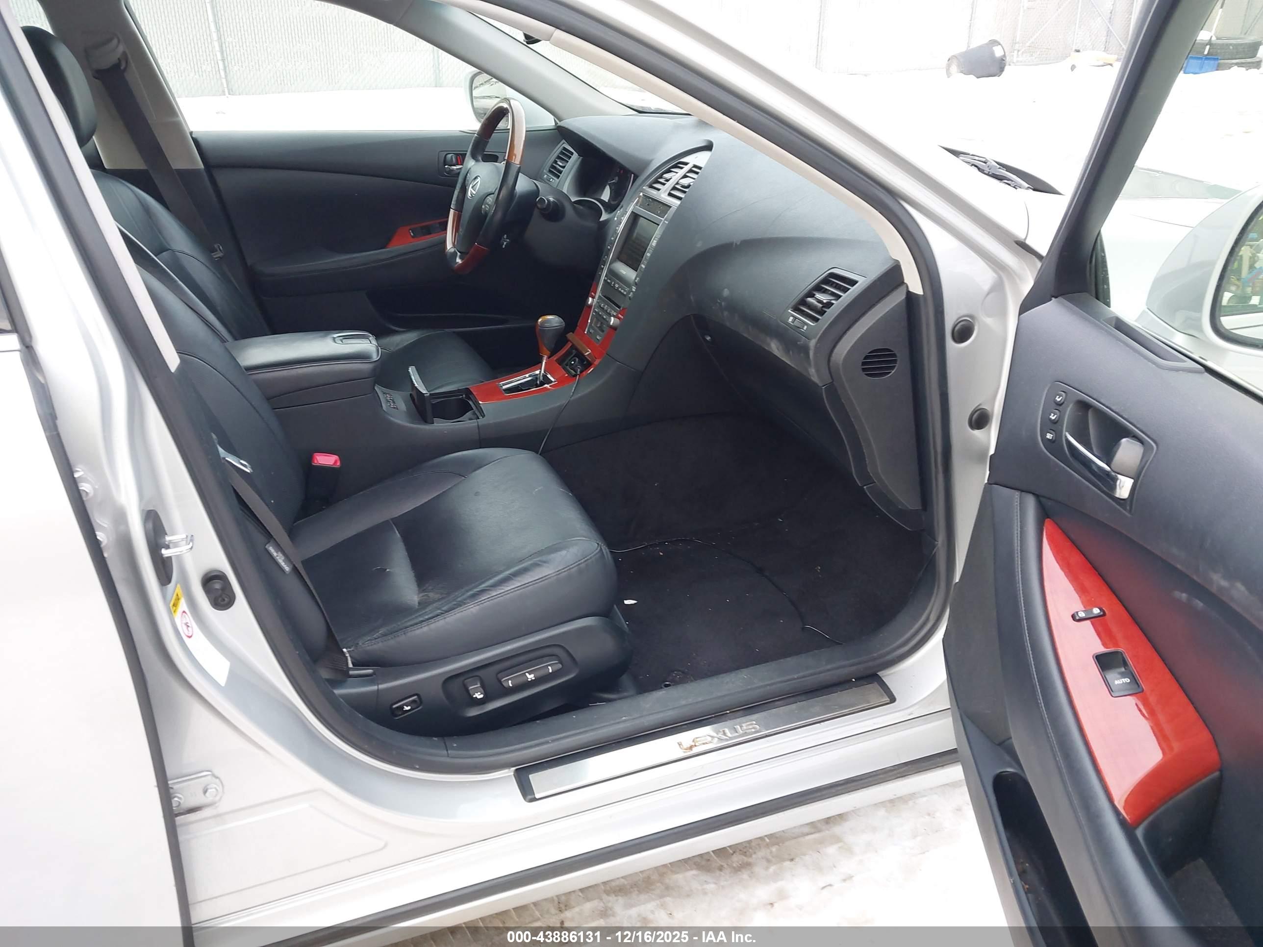 LEXUS ES image 5