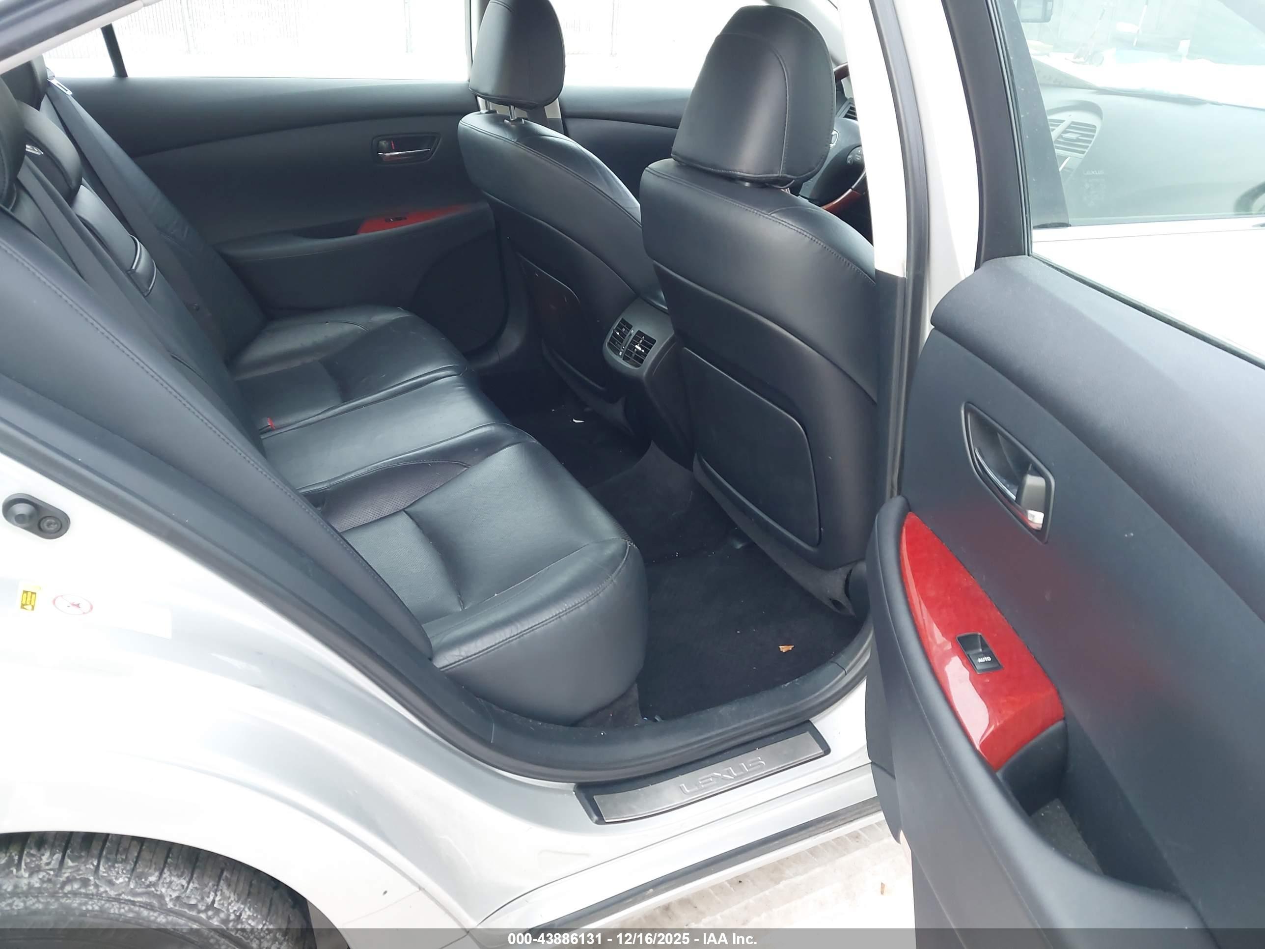LEXUS ES image 8