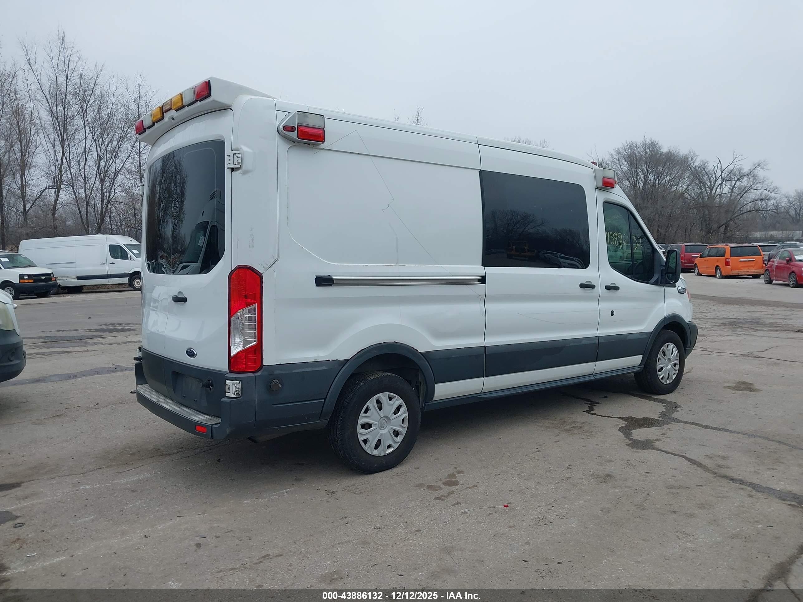 FORD TRANSIT-250 image 4
