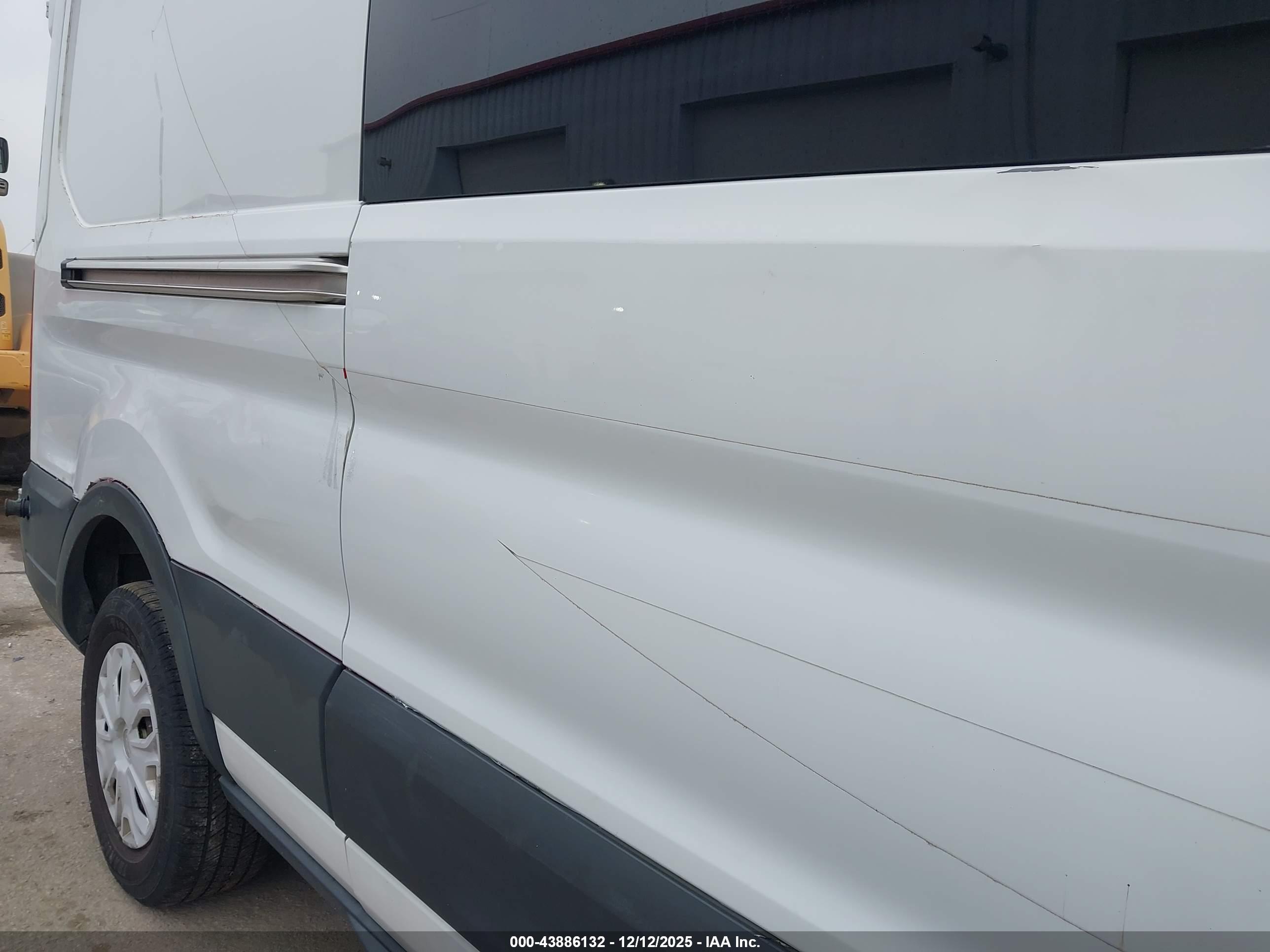 FORD TRANSIT-250 image 6