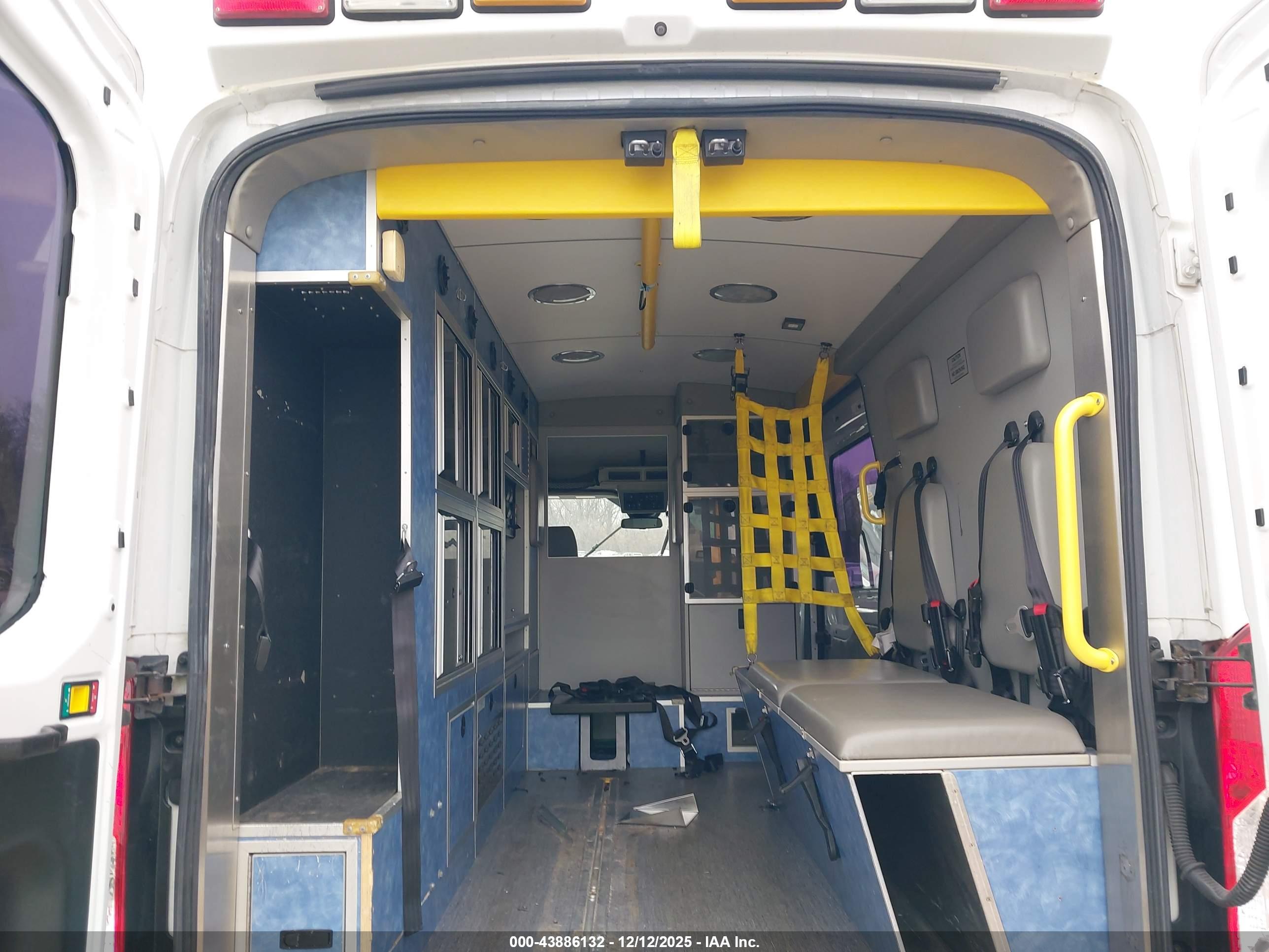 FORD TRANSIT-250 image 8