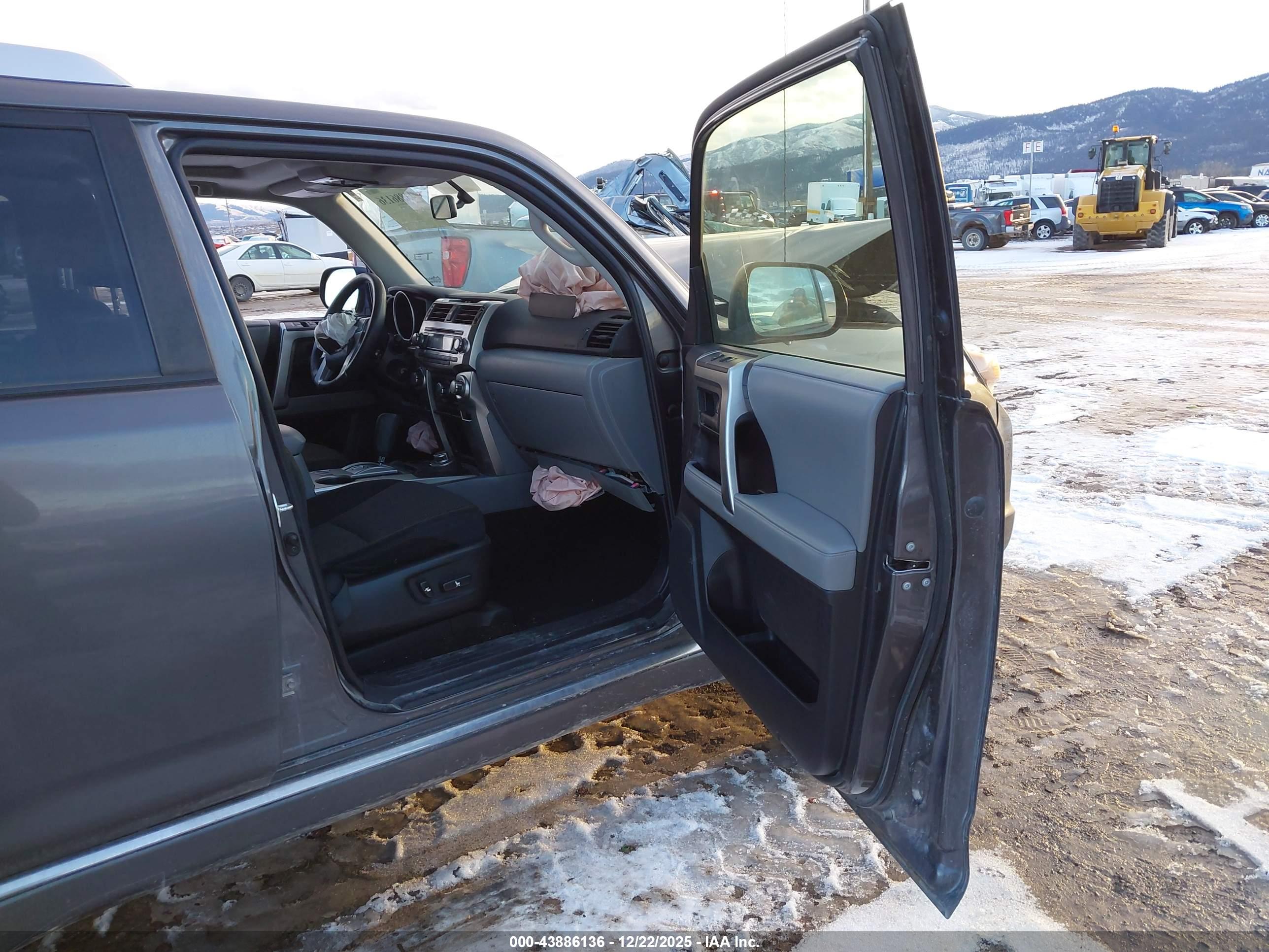 TOYOTA 4RUNNER image 5