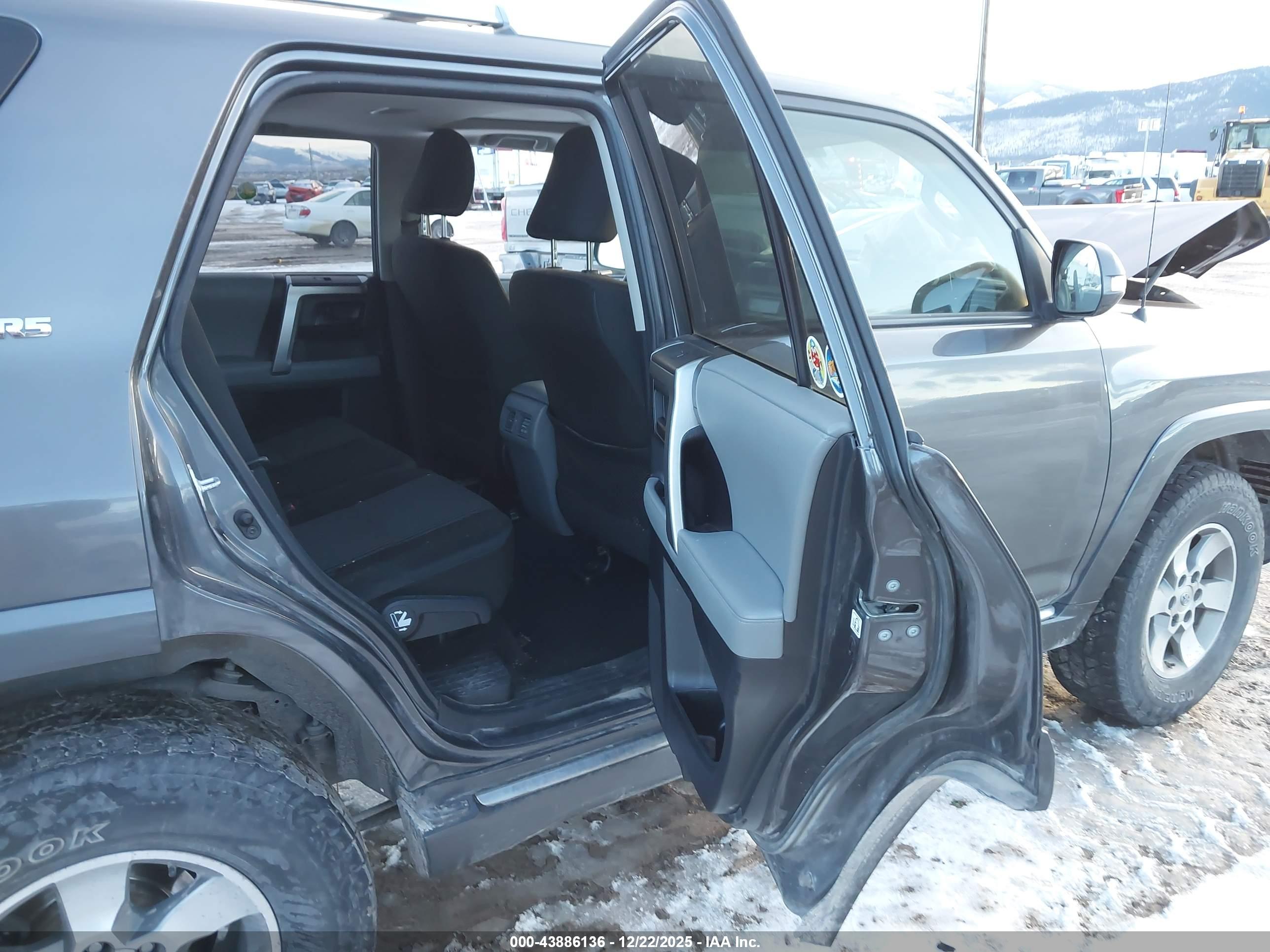 TOYOTA 4RUNNER image 8