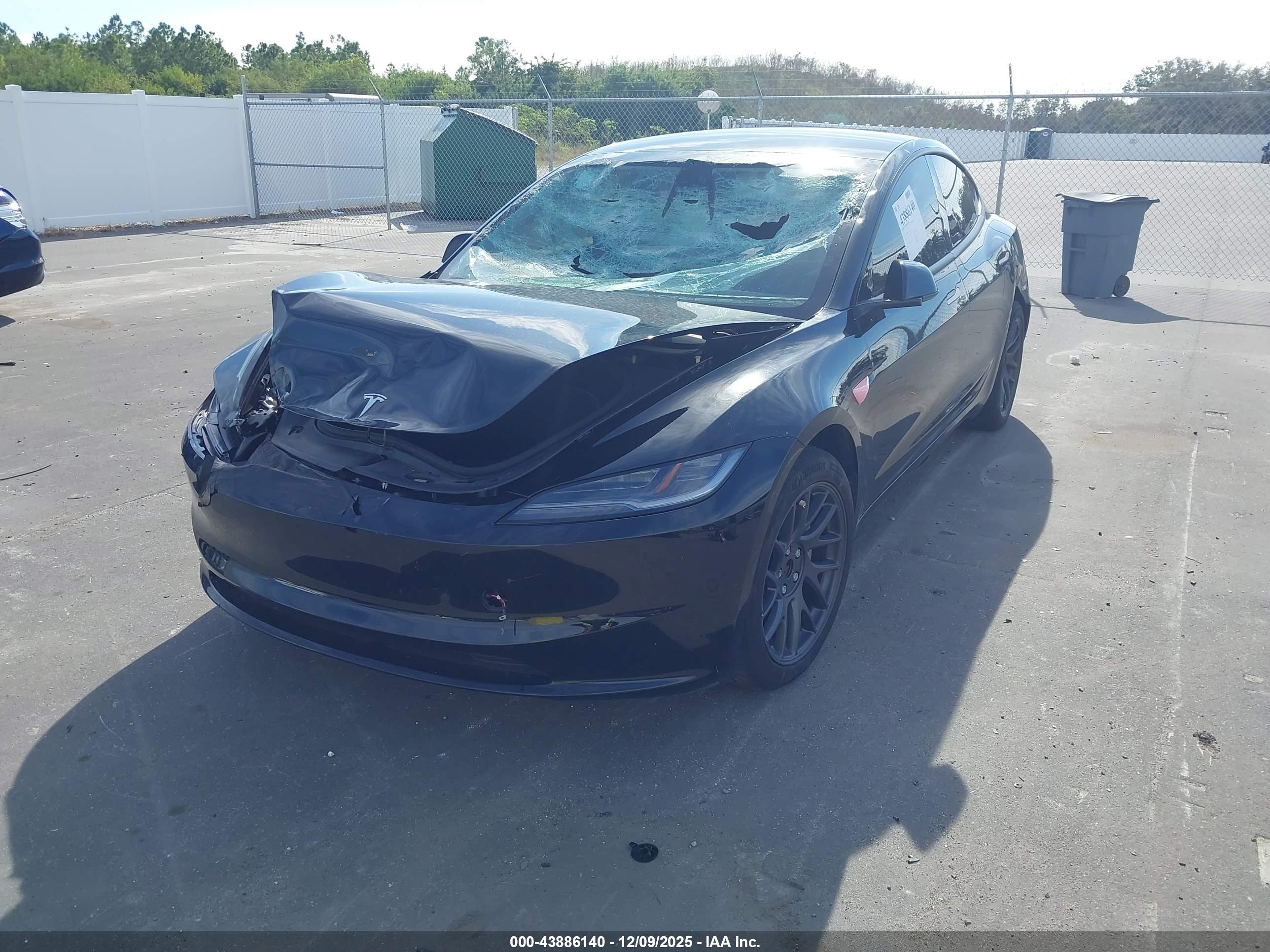 TESLA MODEL image 2