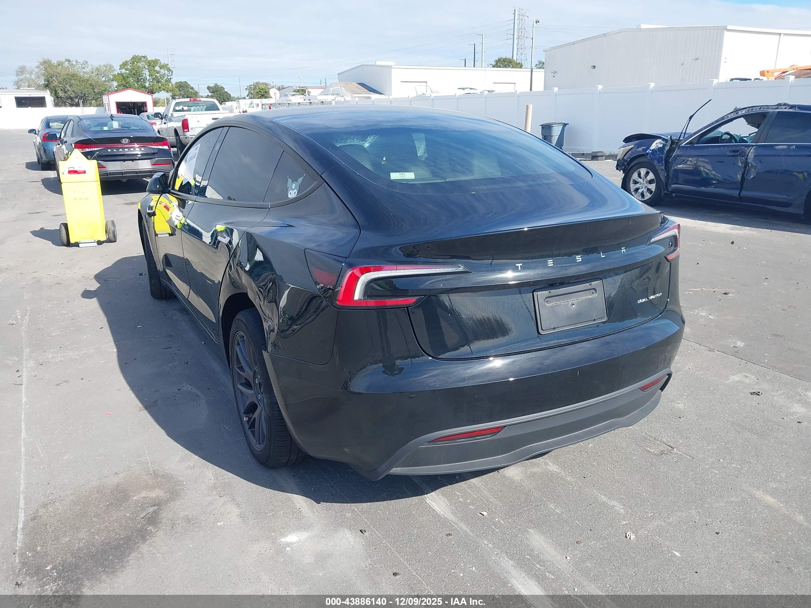 TESLA MODEL image 3