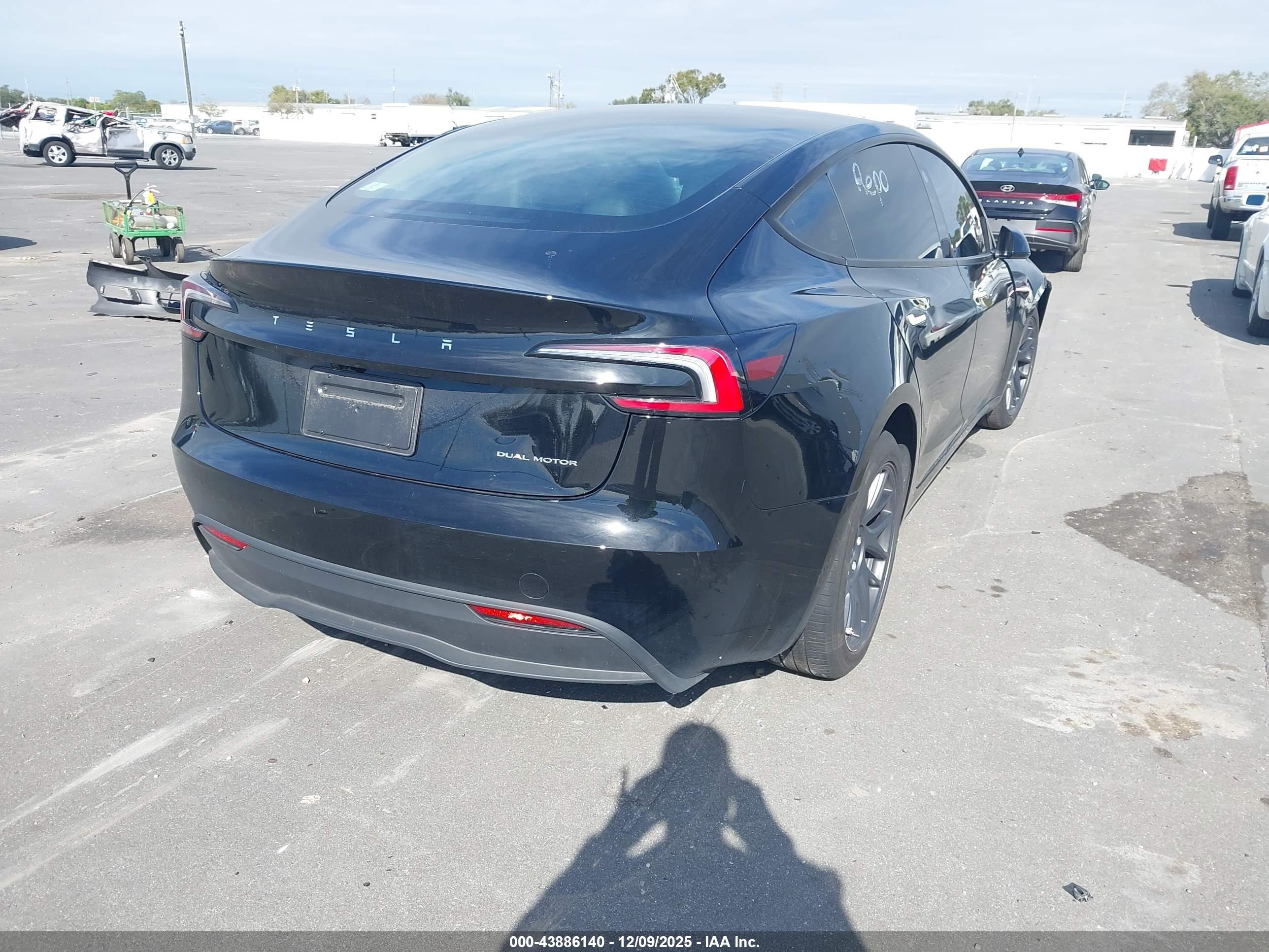 TESLA MODEL image 4