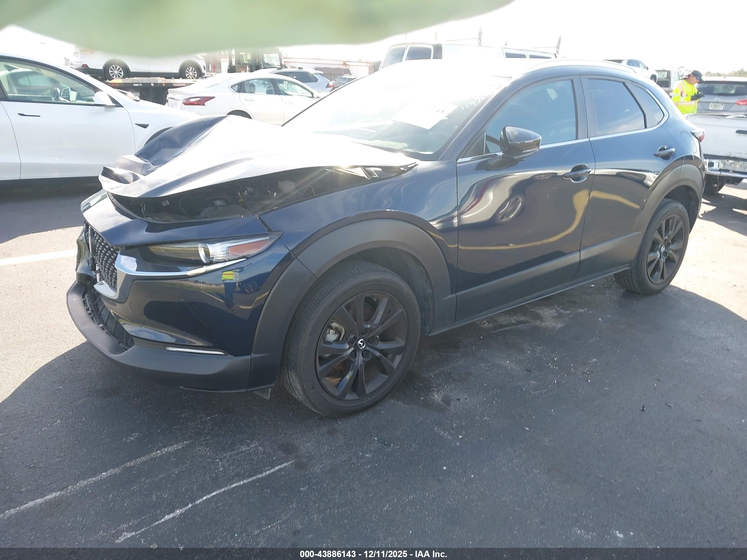 MAZDA CX-30 image 2