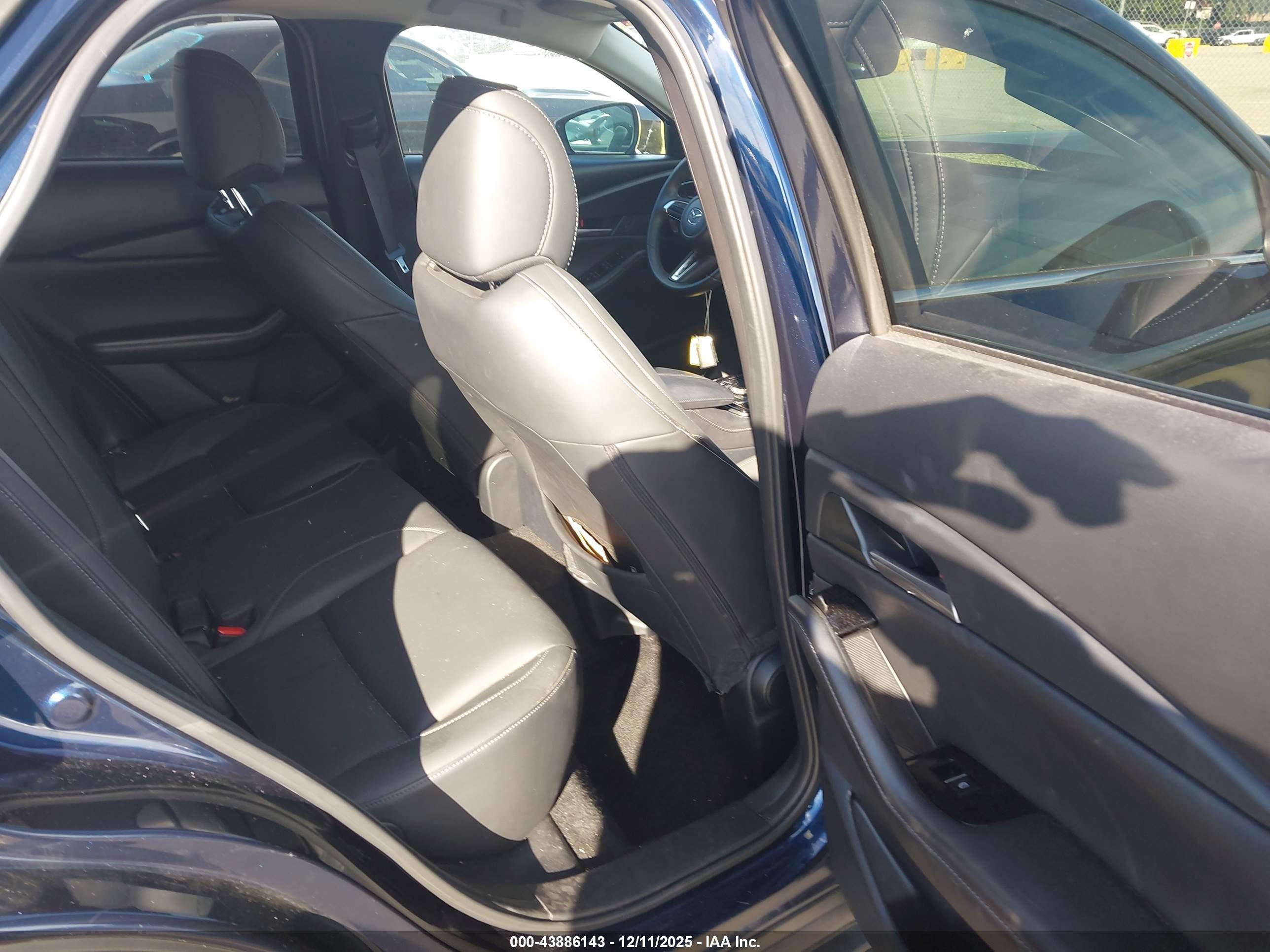 MAZDA CX-30 image 8