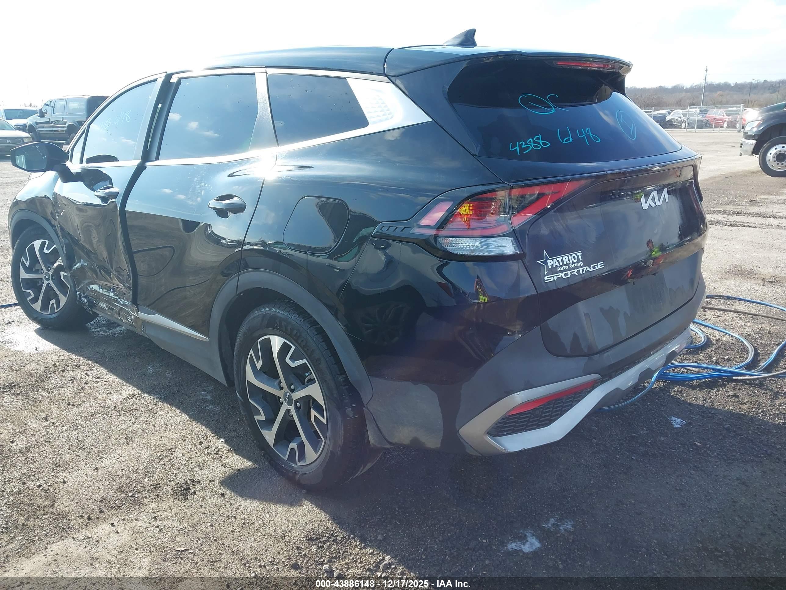 KIA SPORTAGE image 3