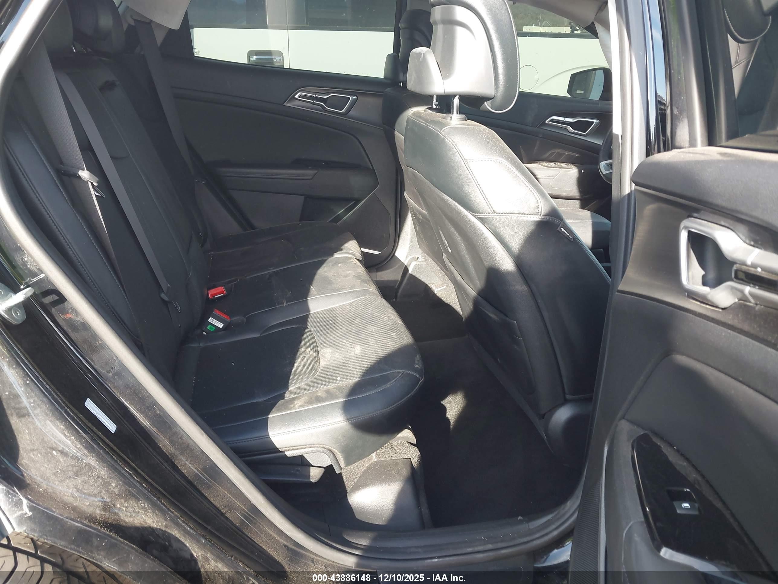 KIA SPORTAGE image 8