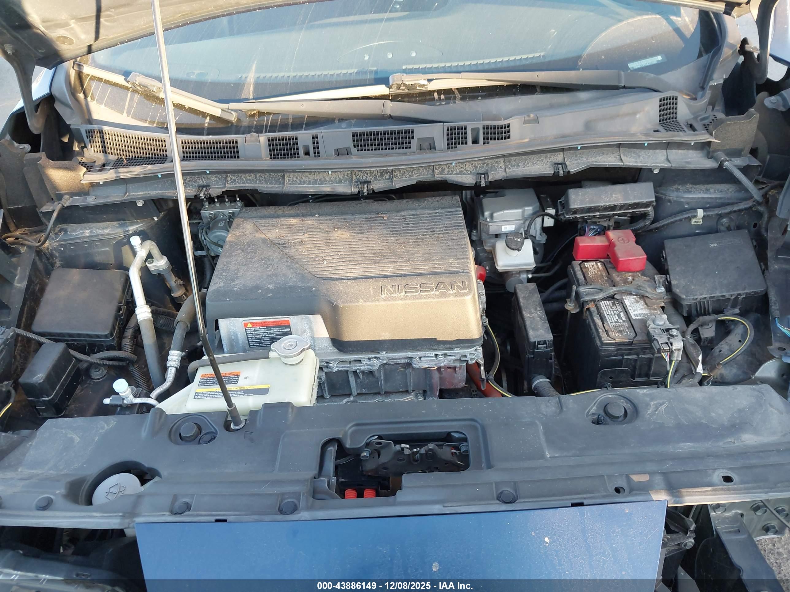 NISSAN LEAF image 10