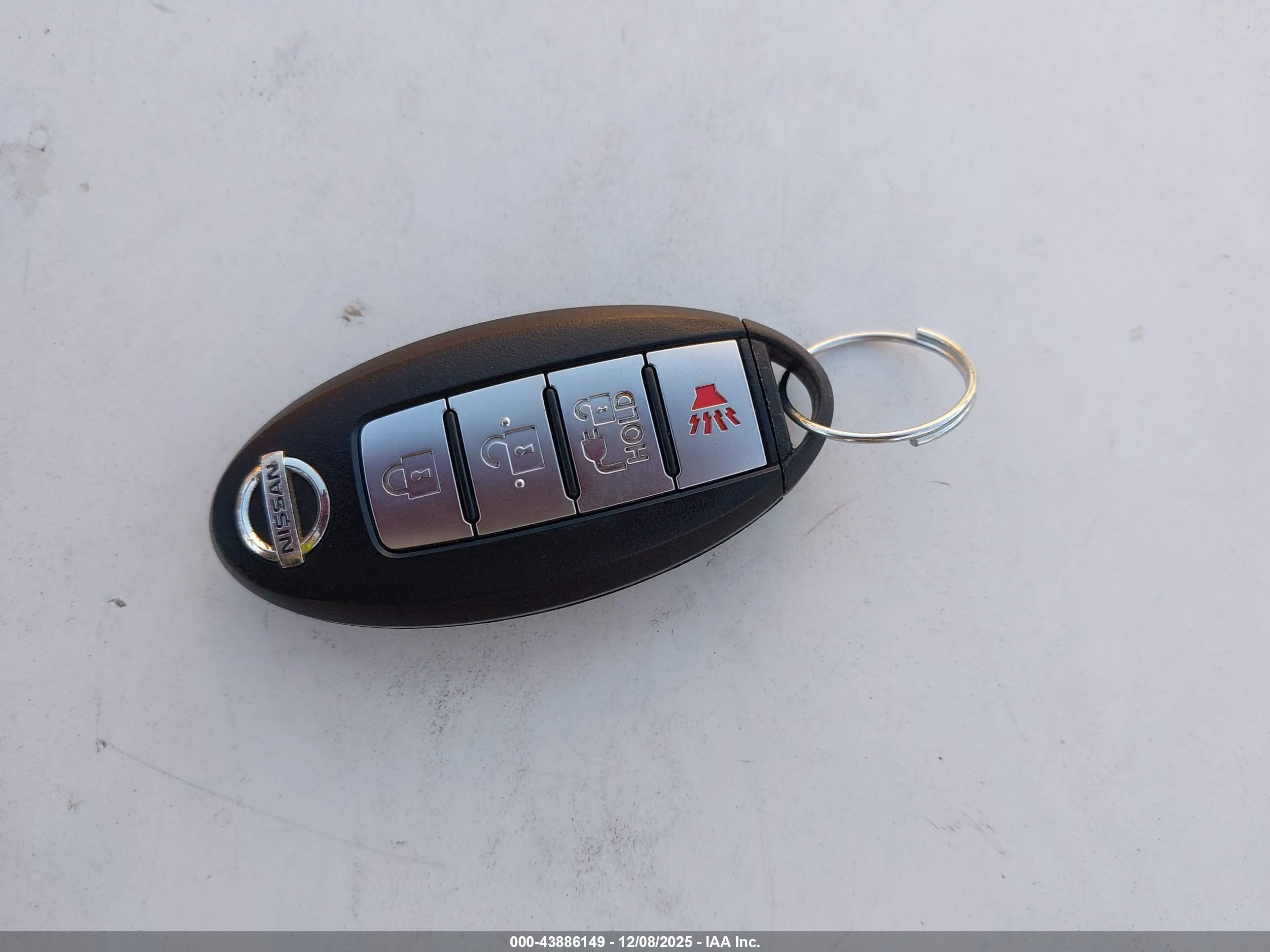 NISSAN LEAF image 11