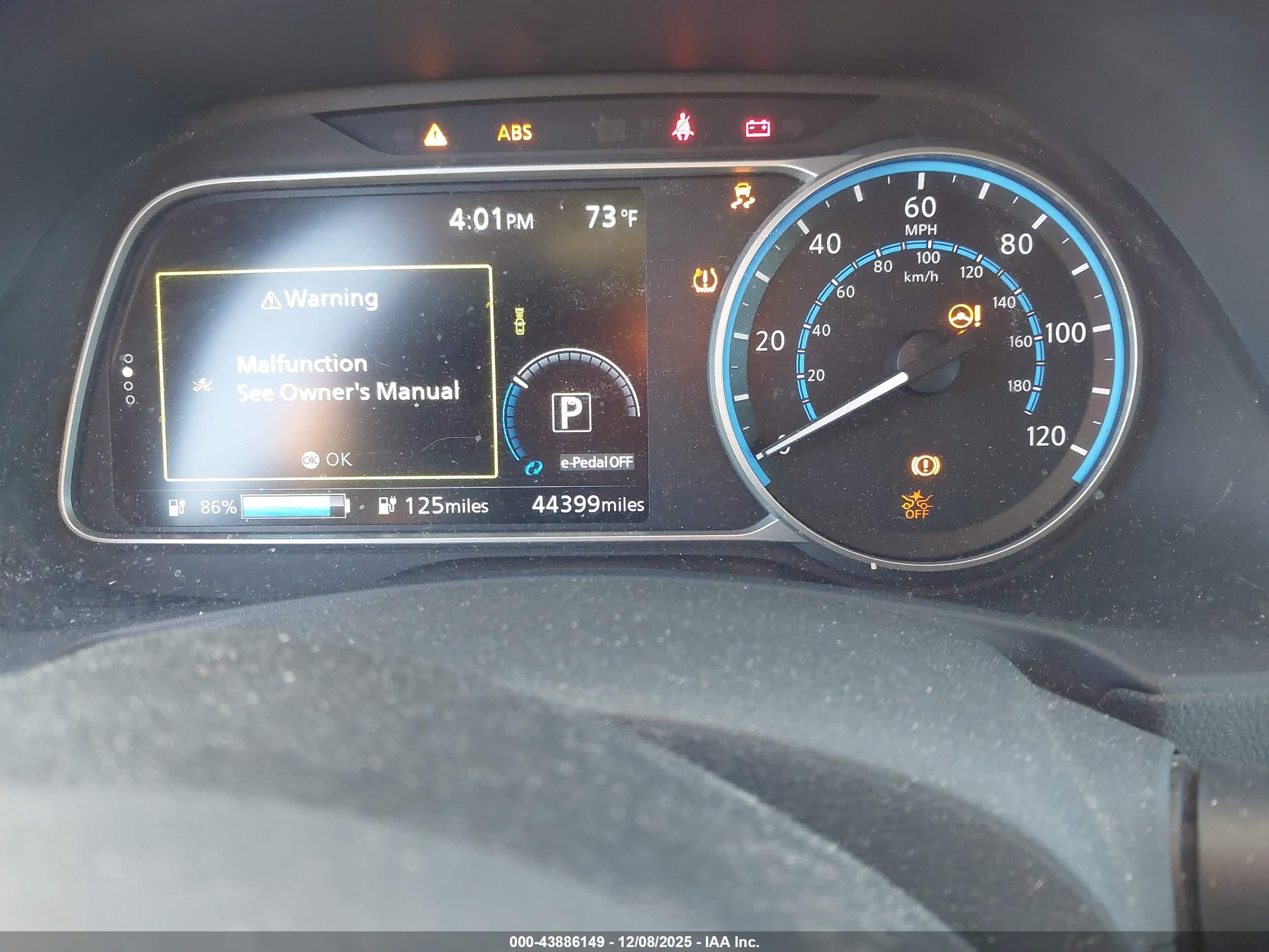 NISSAN LEAF image 7