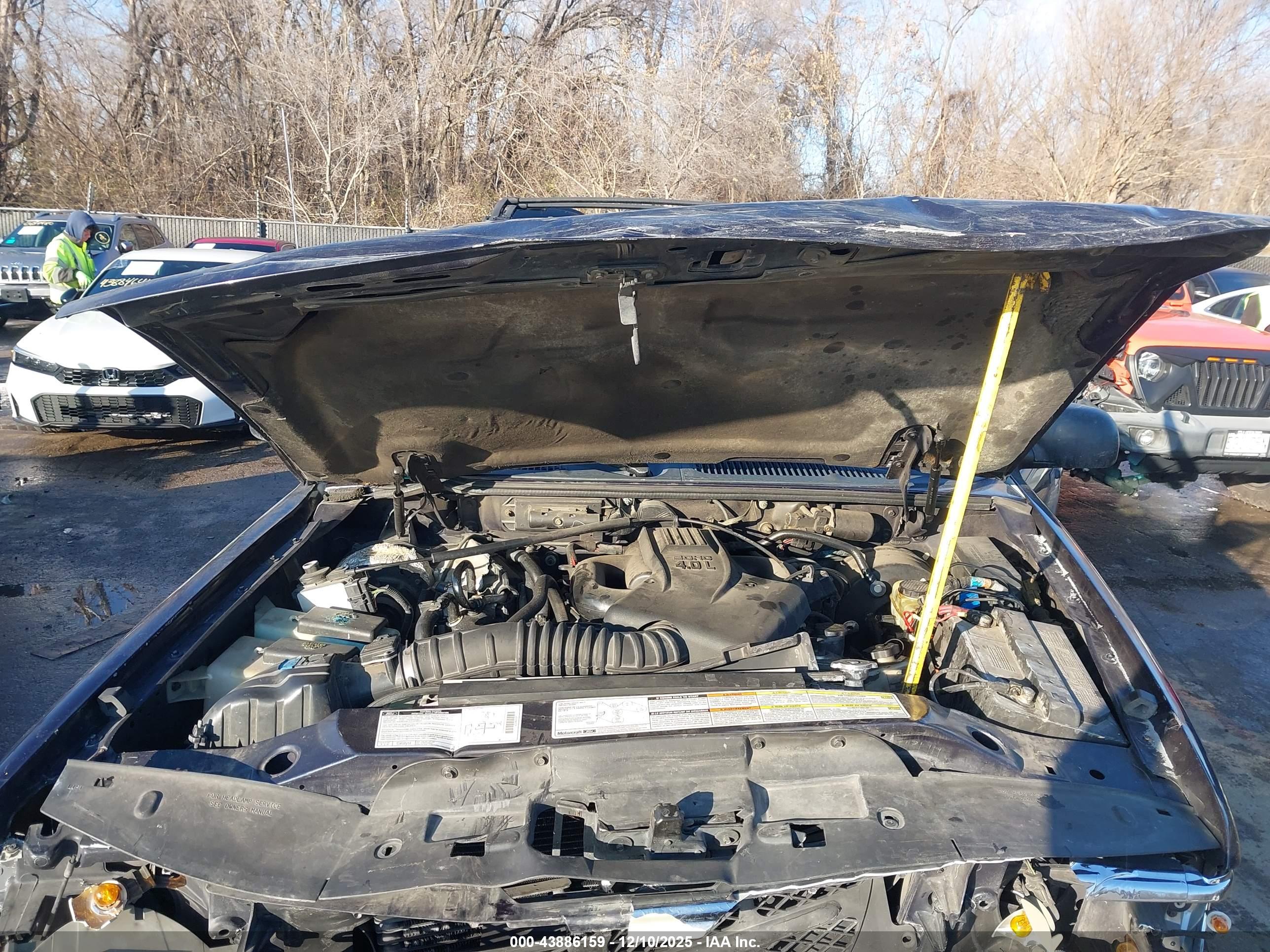 FORD EXPLORER image 10