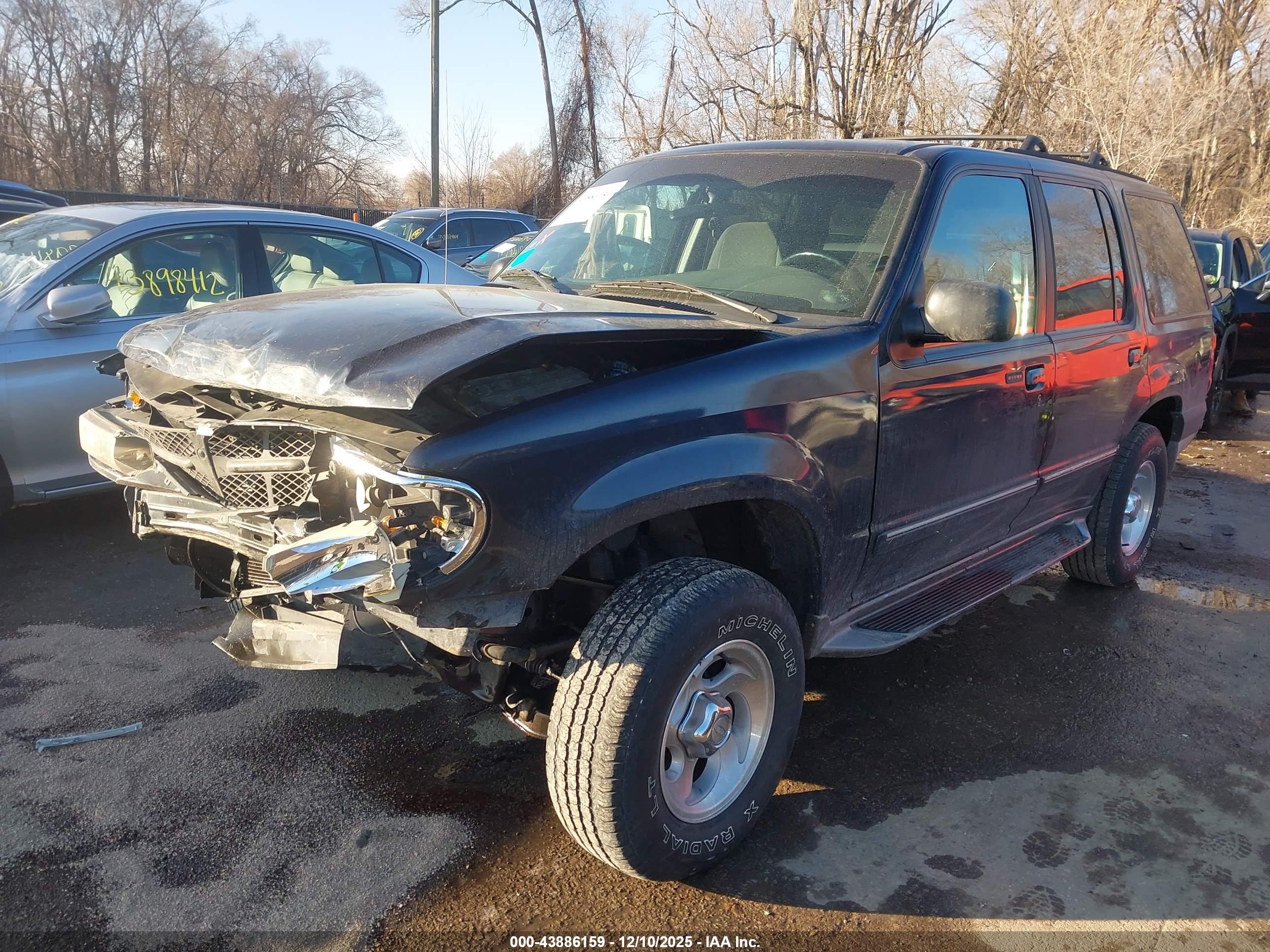 FORD EXPLORER image 2