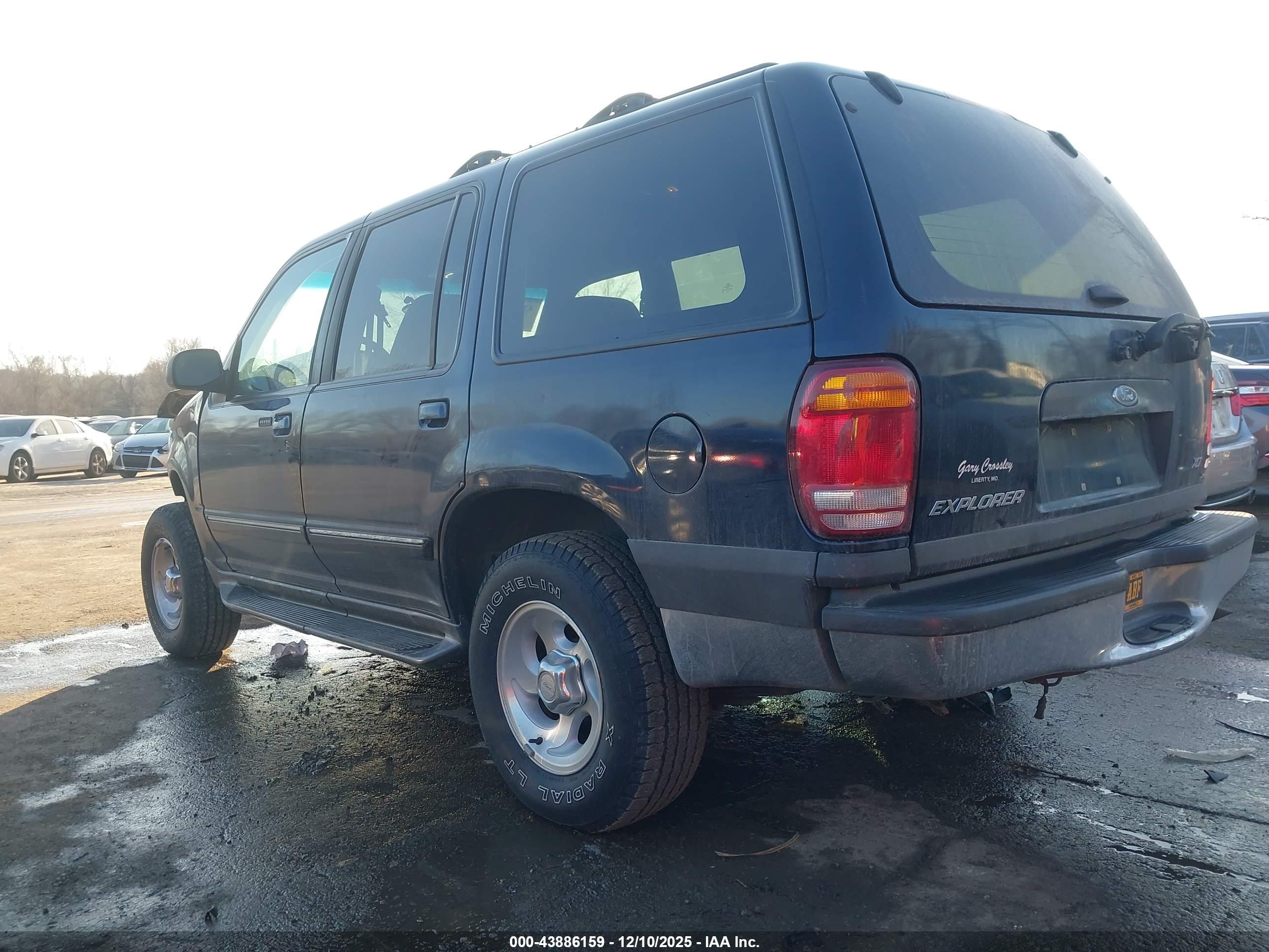 FORD EXPLORER image 3