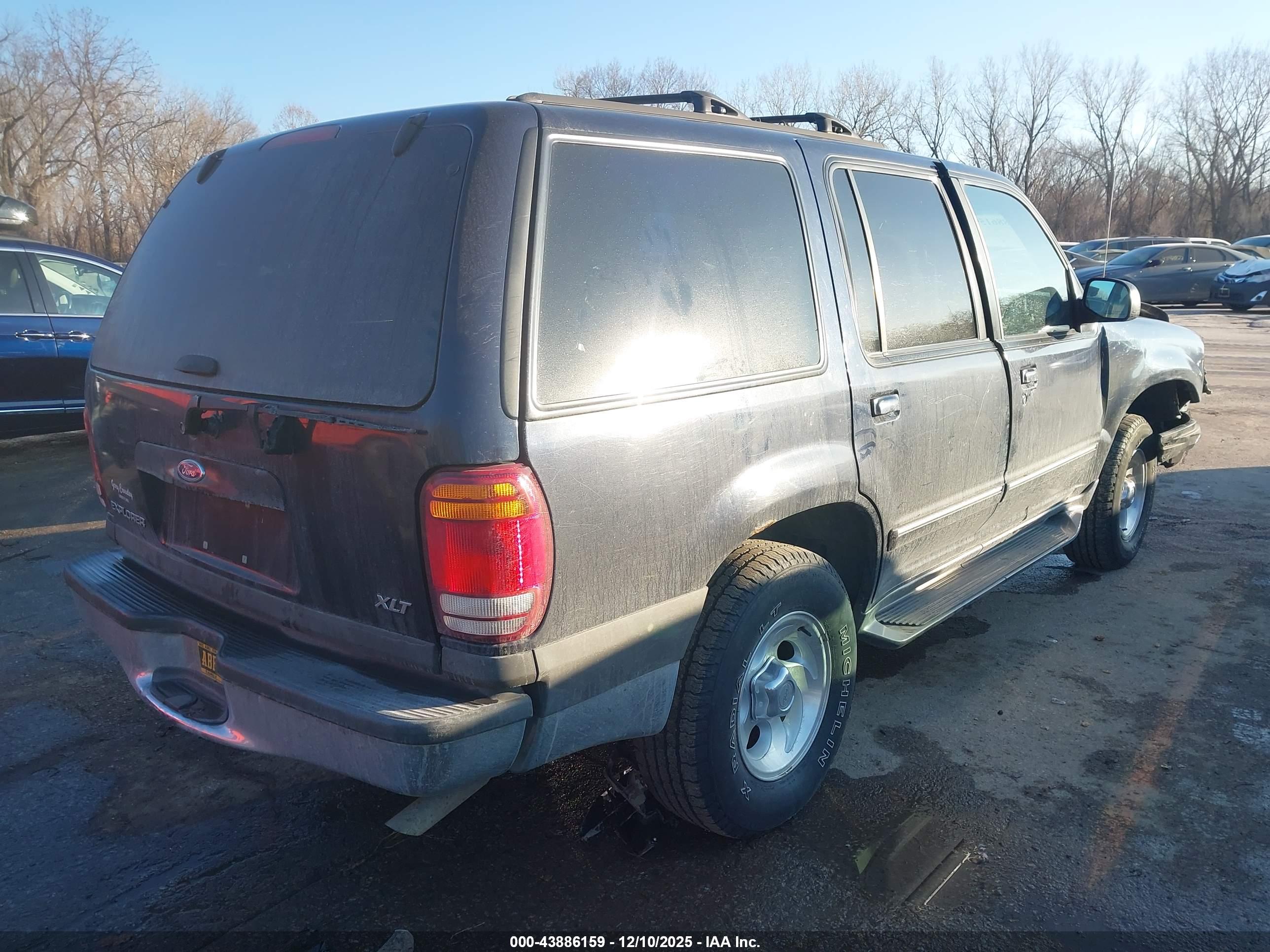 FORD EXPLORER image 4