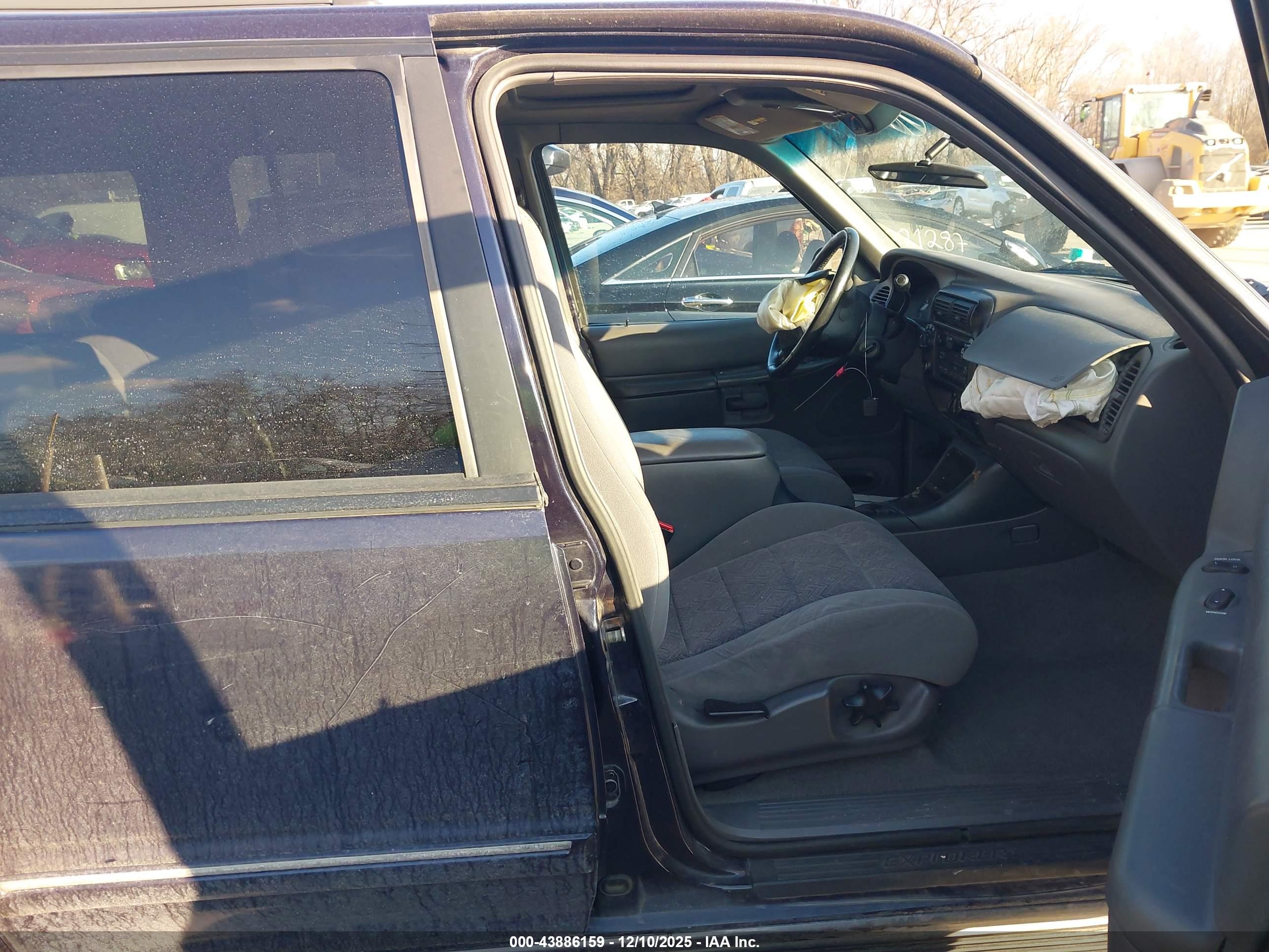 FORD EXPLORER image 5