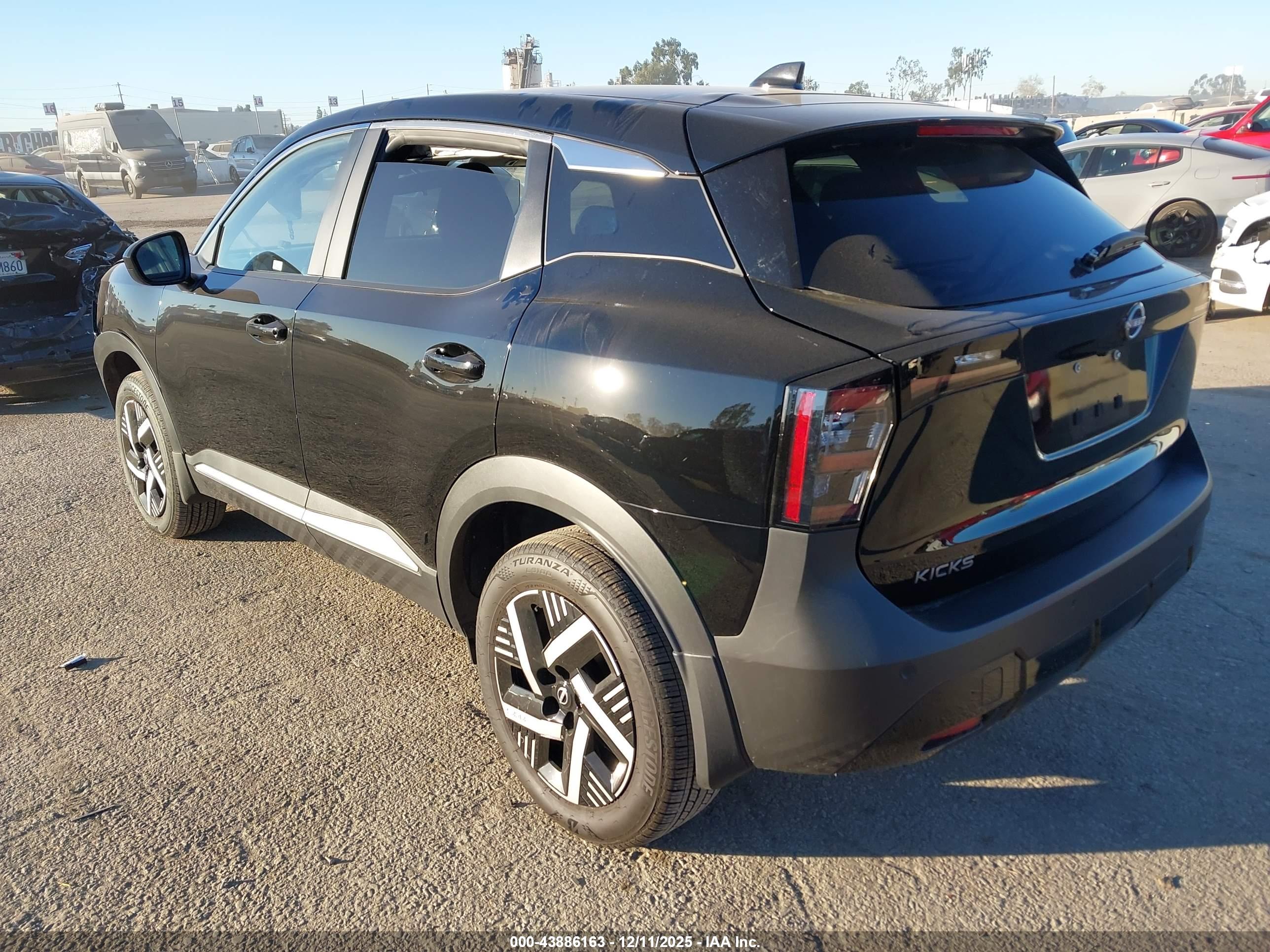 NISSAN KICKS image 3