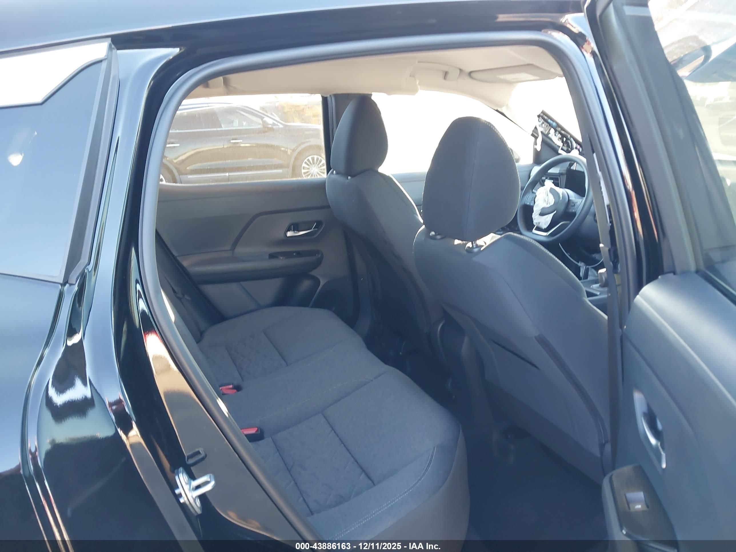 NISSAN KICKS image 8