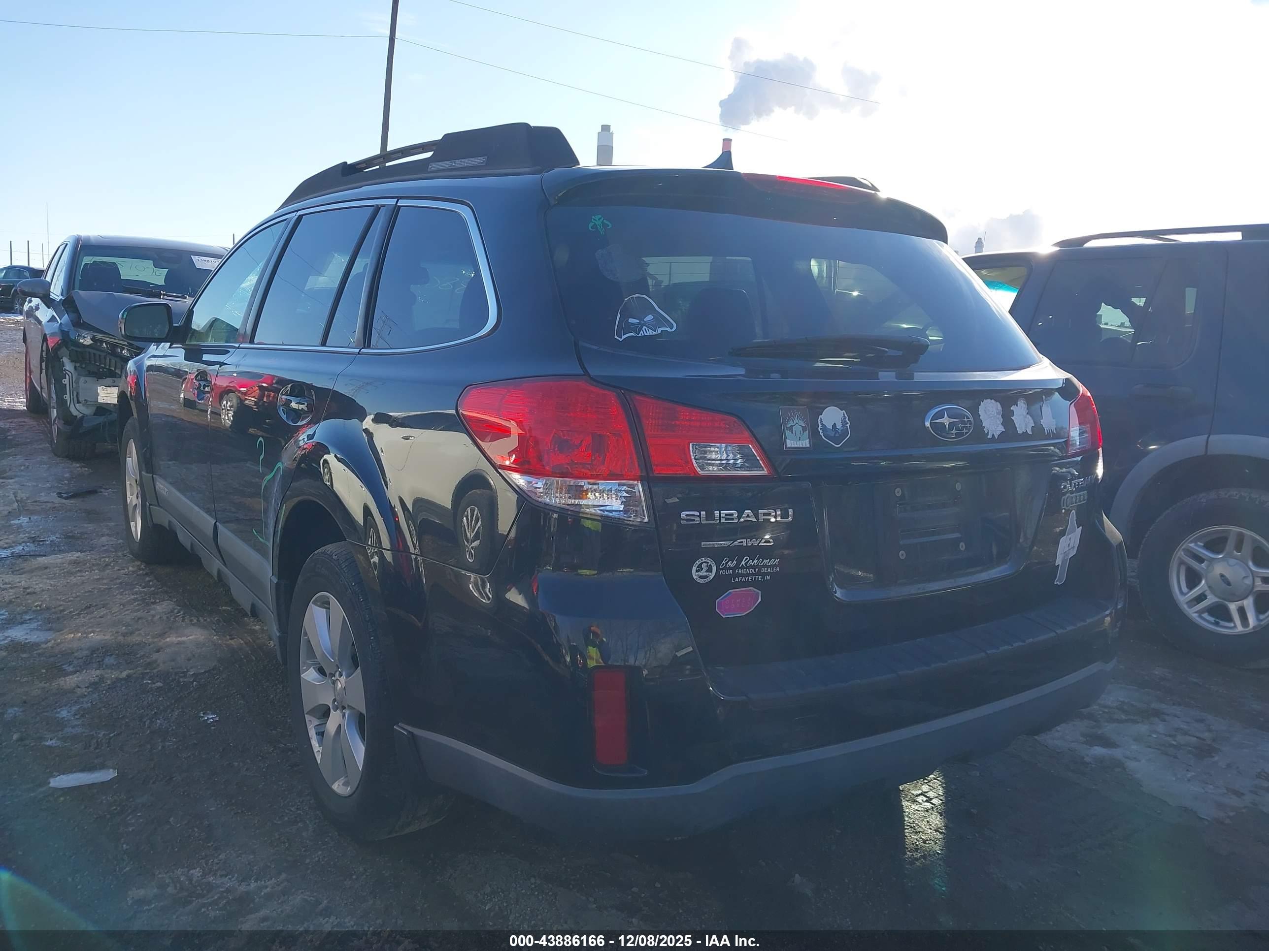 SUBARU OUTBACK image 3