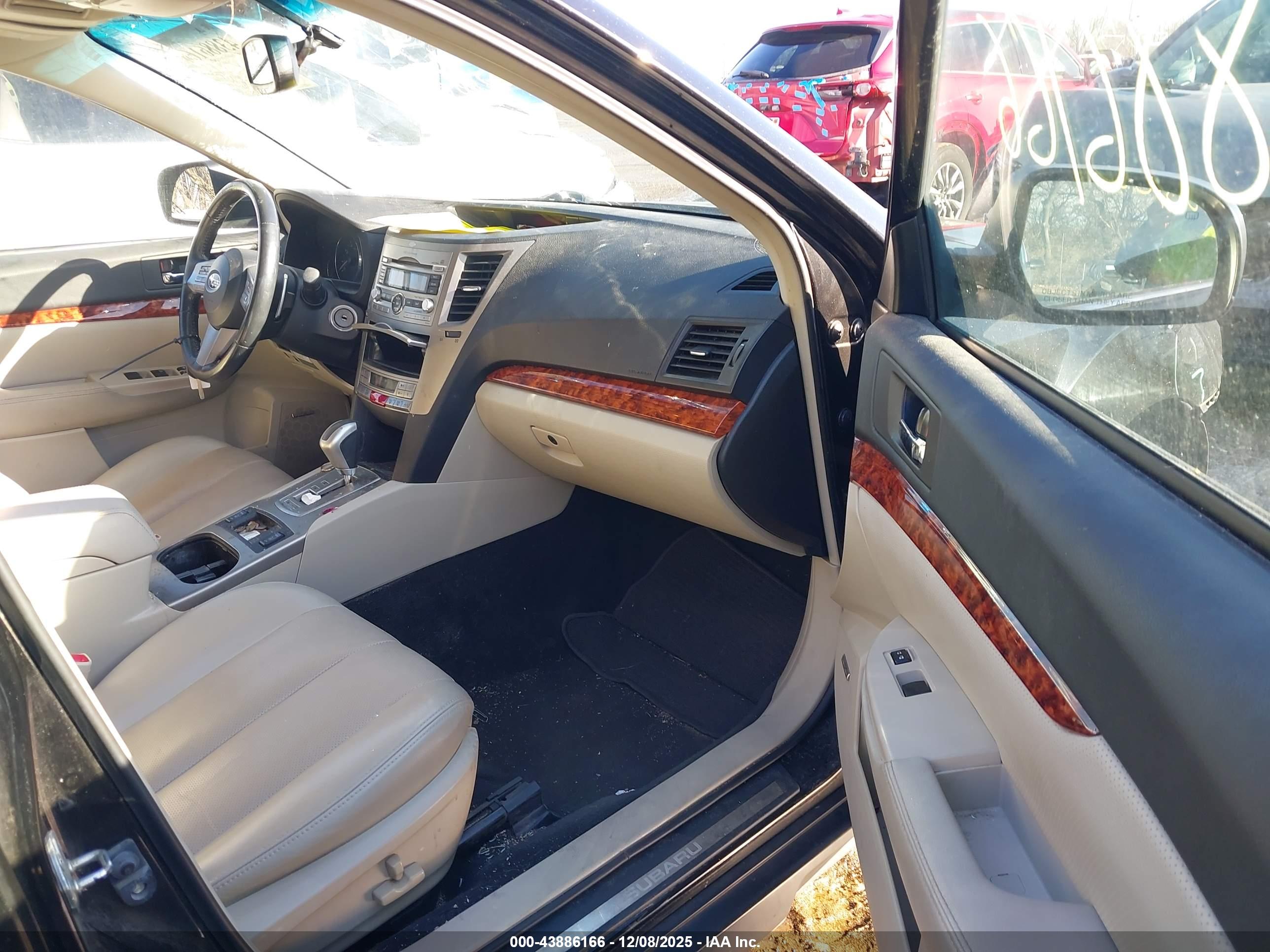 SUBARU OUTBACK image 5