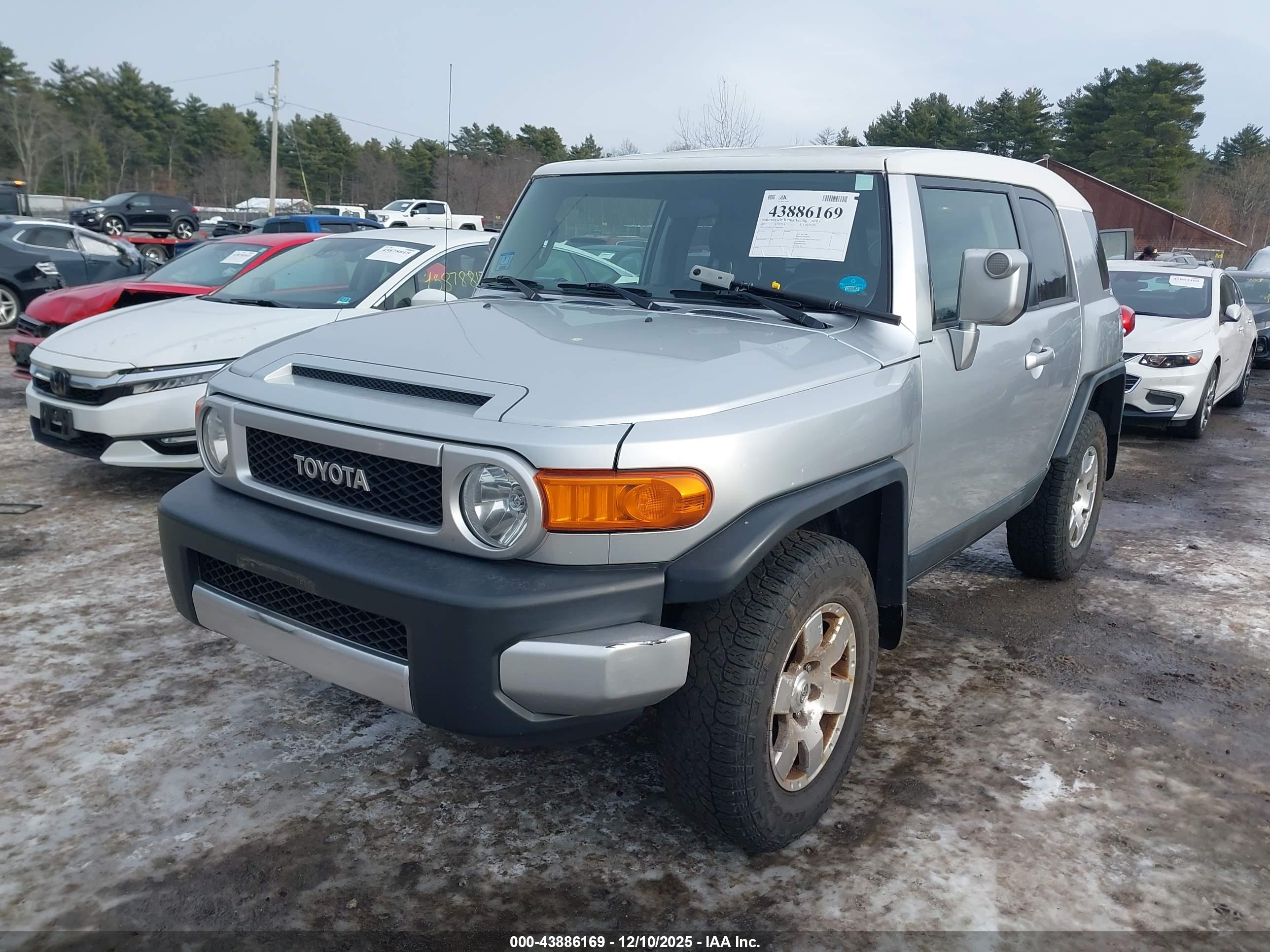 TOYOTA FJ image 2