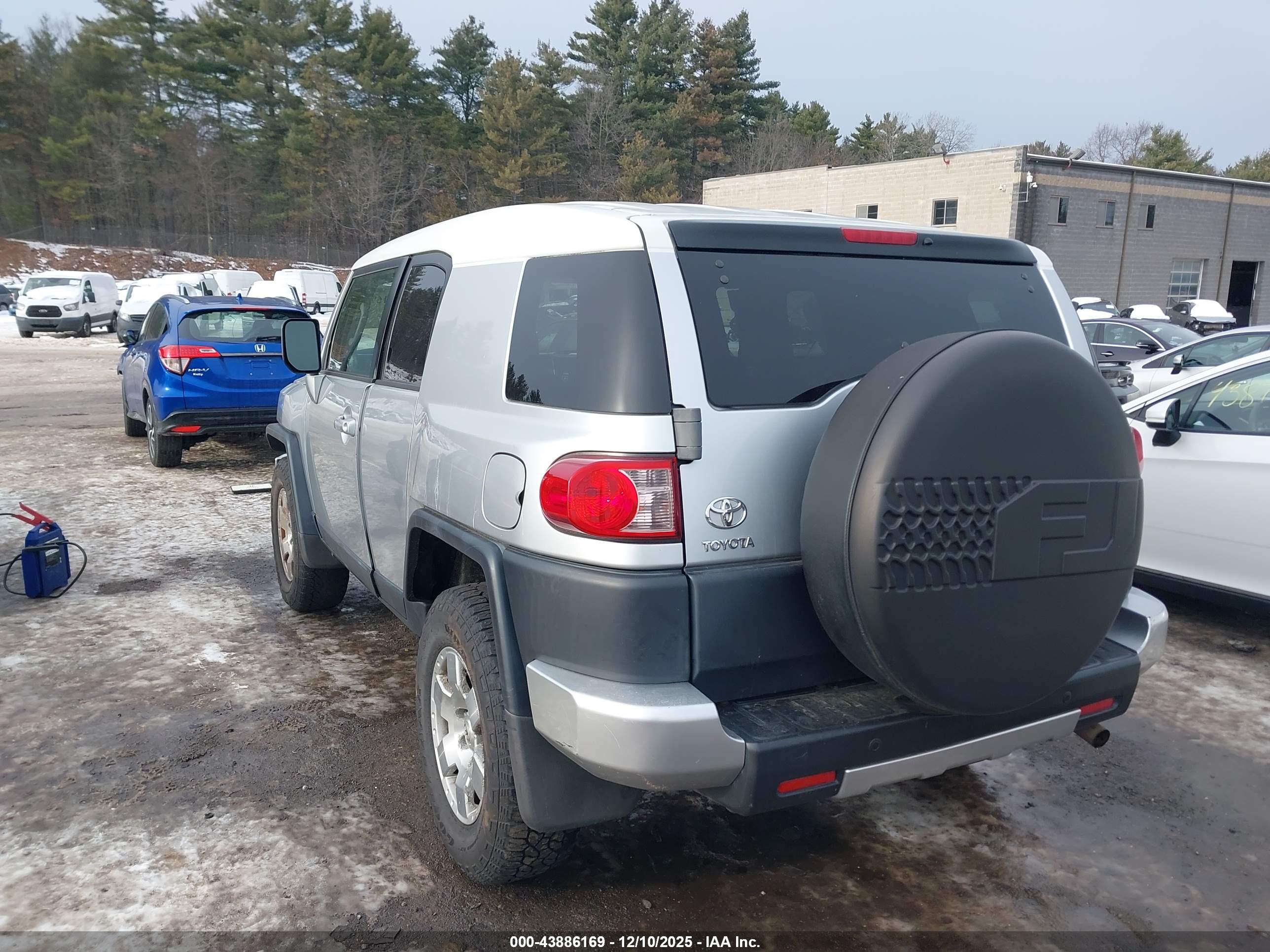 TOYOTA FJ image 3
