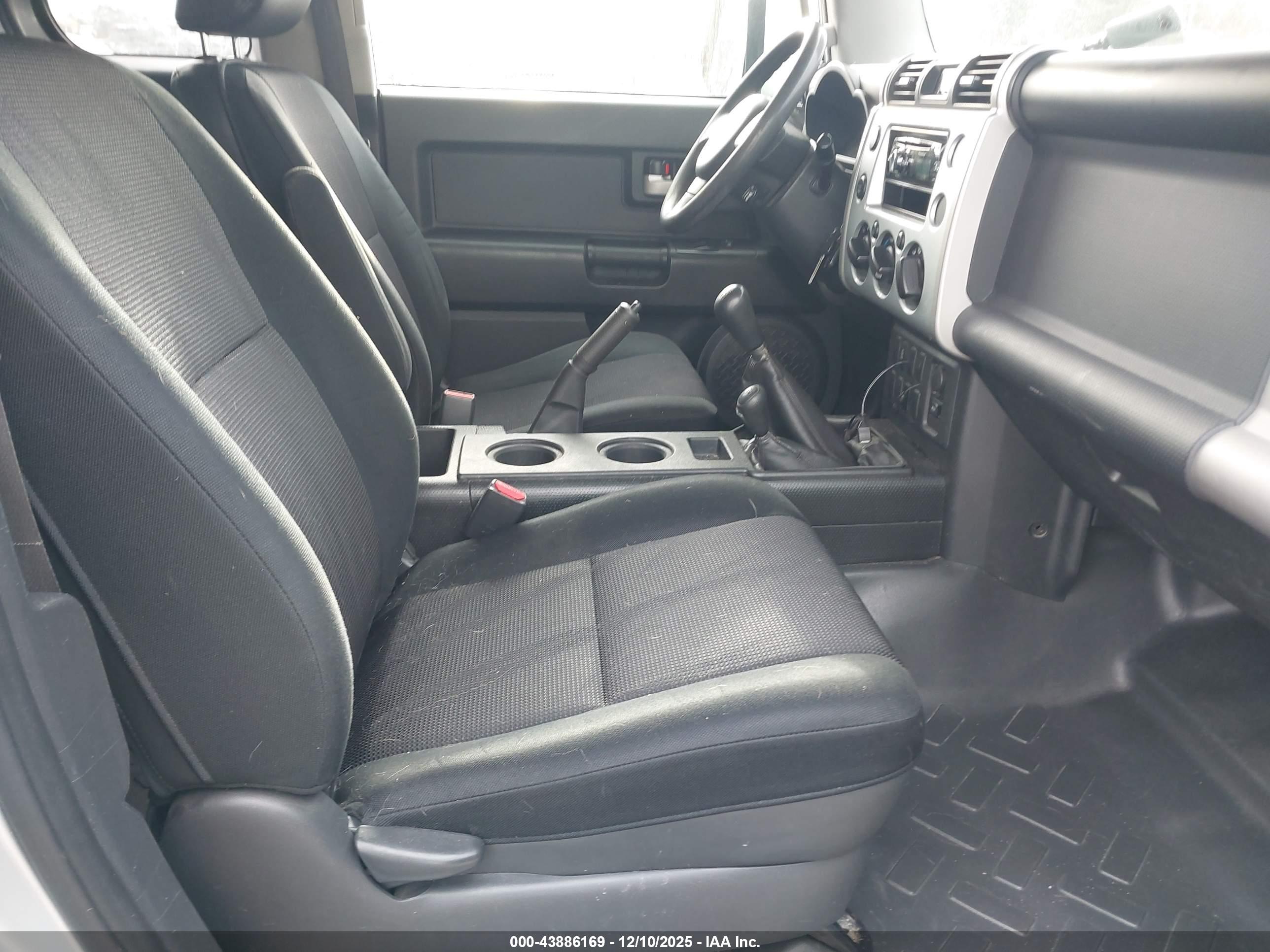 TOYOTA FJ image 5