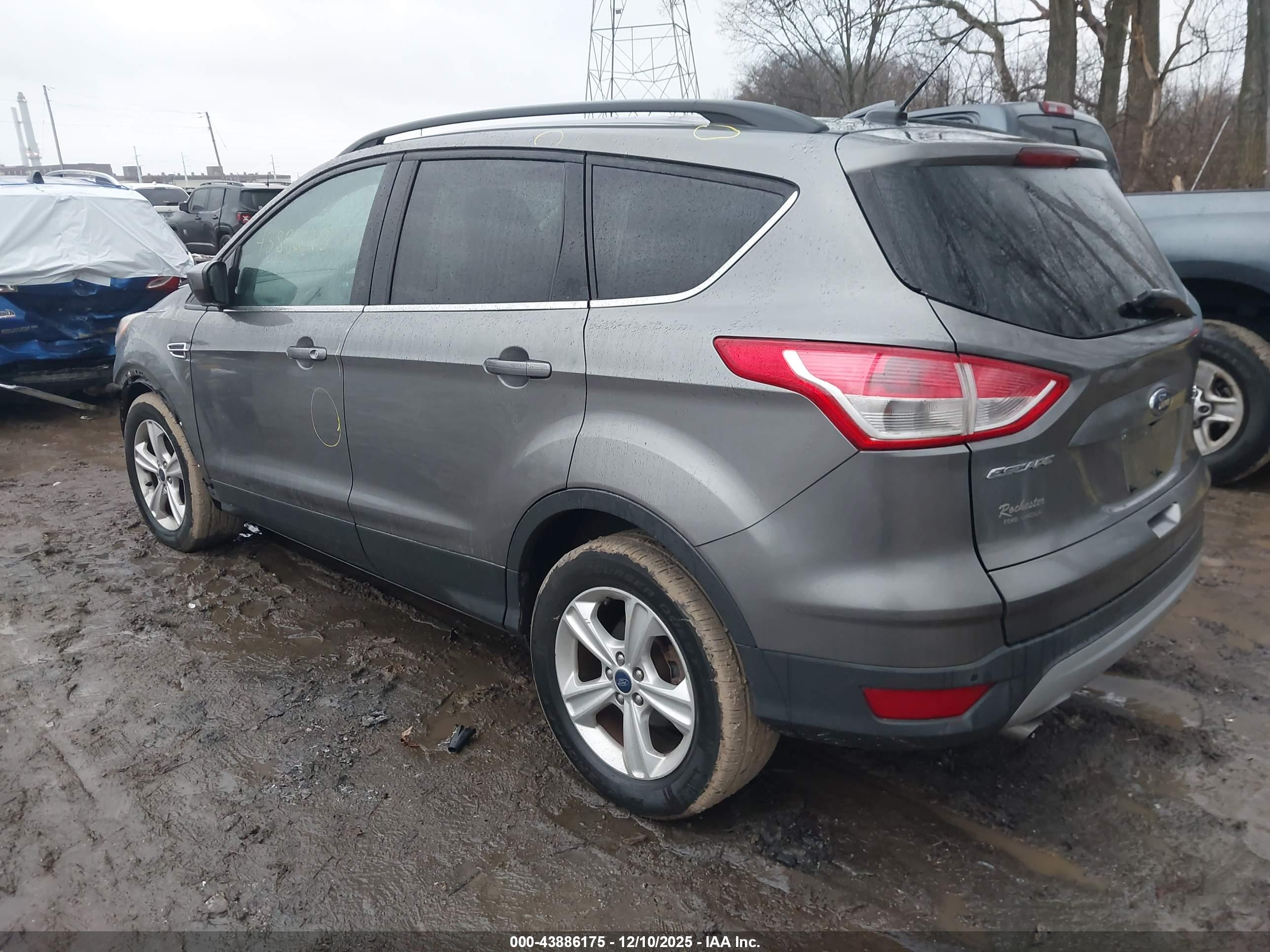 FORD ESCAPE image 3