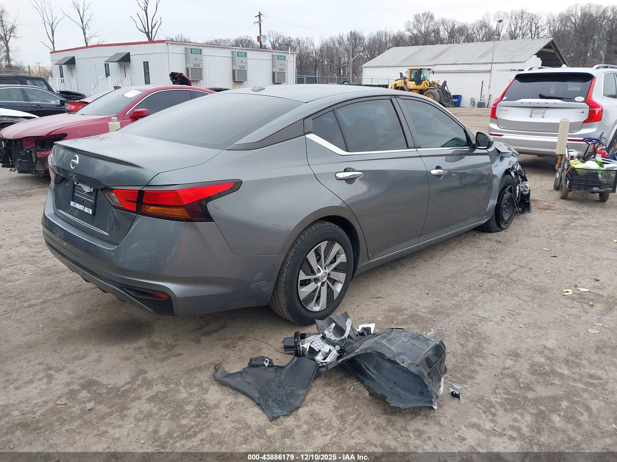 NISSAN ALTIMA image 4