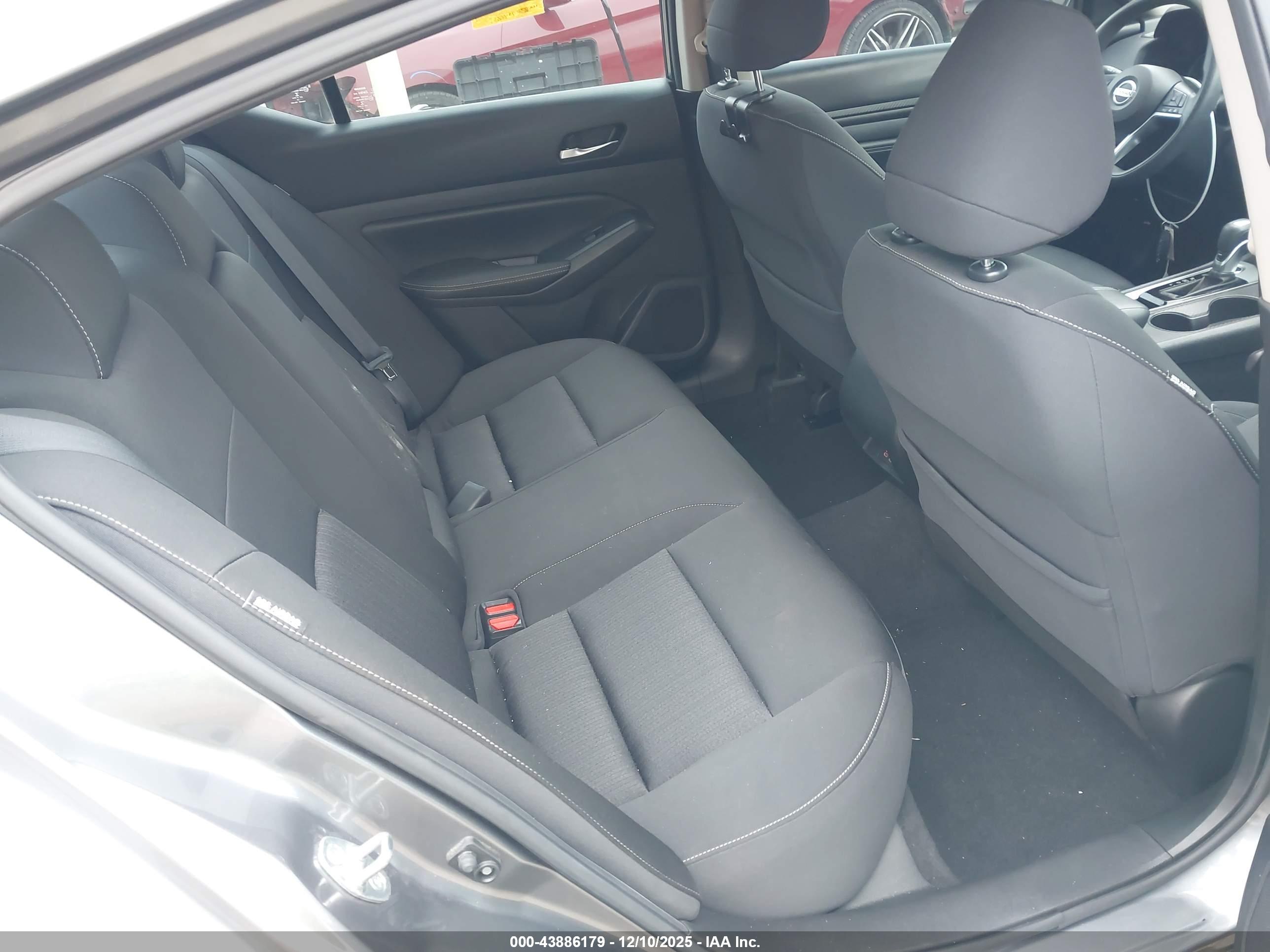 NISSAN ALTIMA image 8
