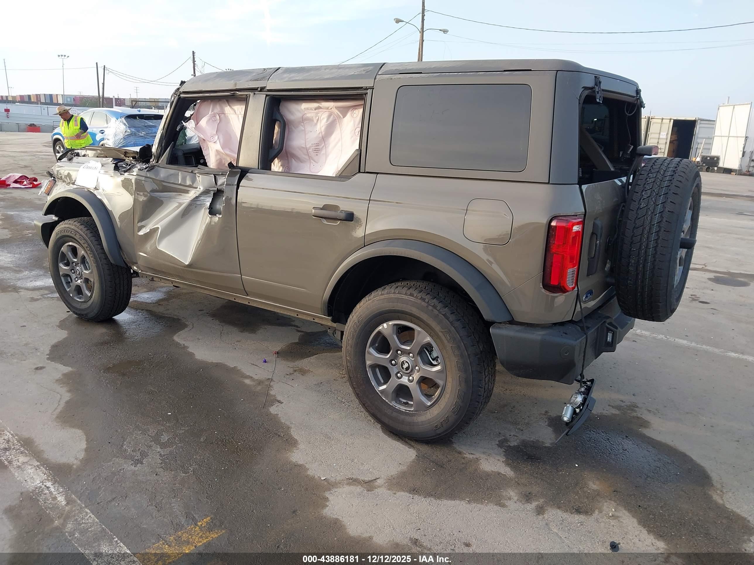 FORD BRONCO image 3