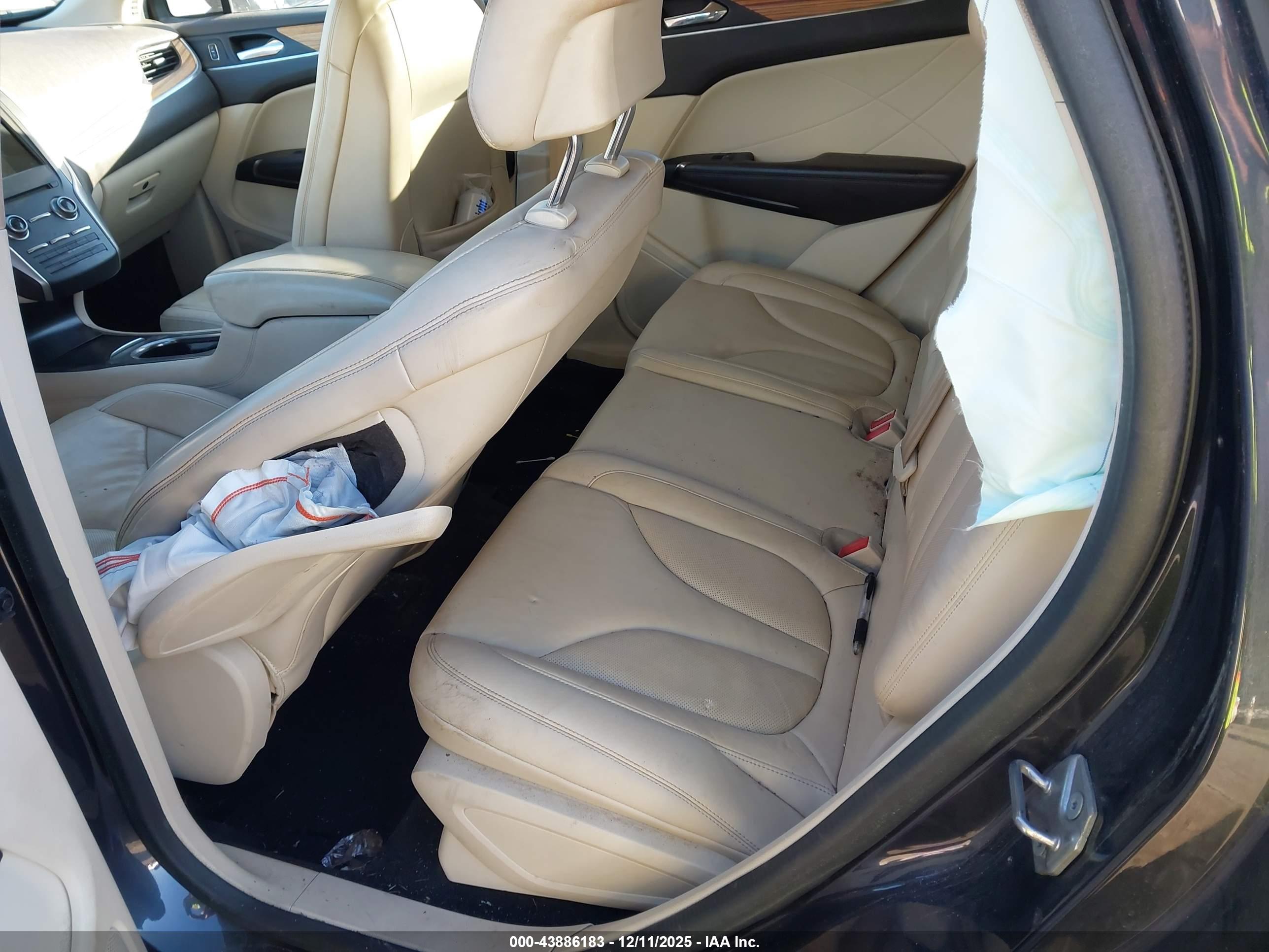 LINCOLN MKC image 8