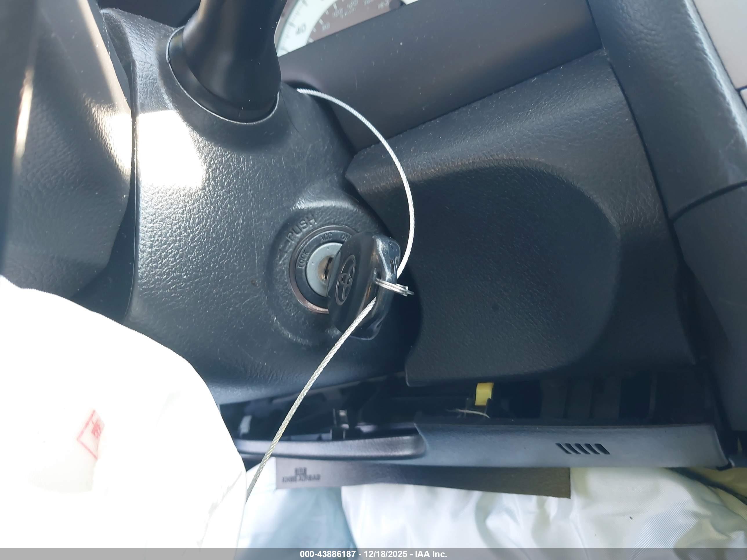 TOYOTA CAMRY image 11
