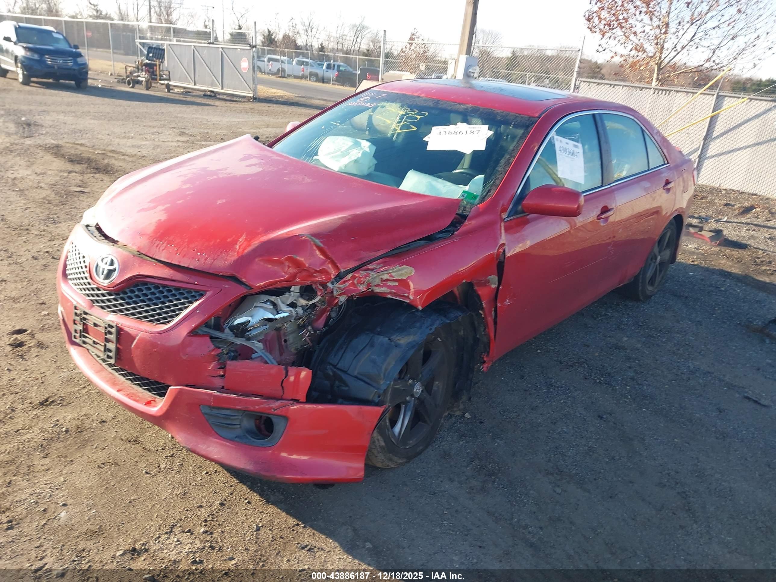 TOYOTA CAMRY image 2